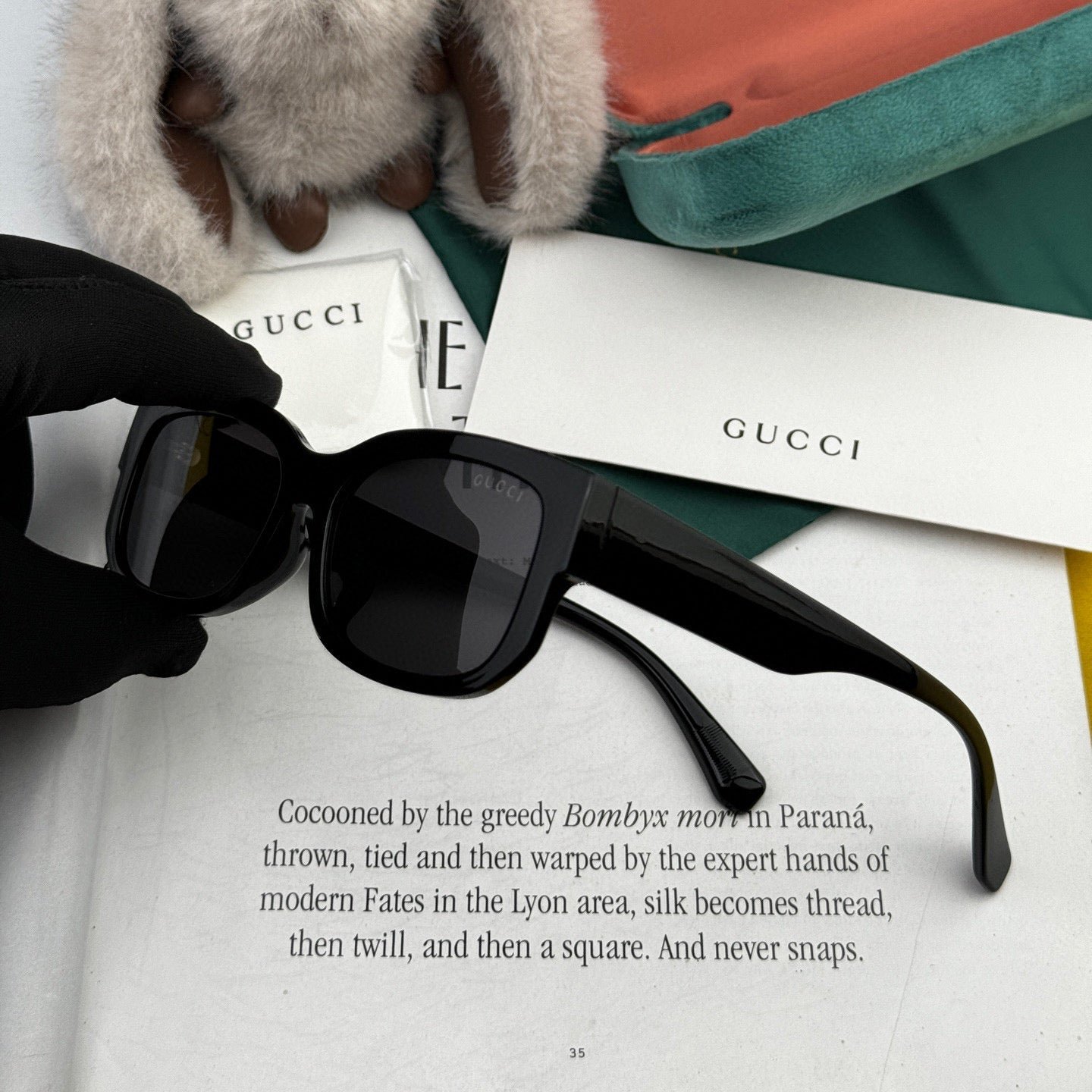 GUCCI Black Retro Square Shades - Image 3