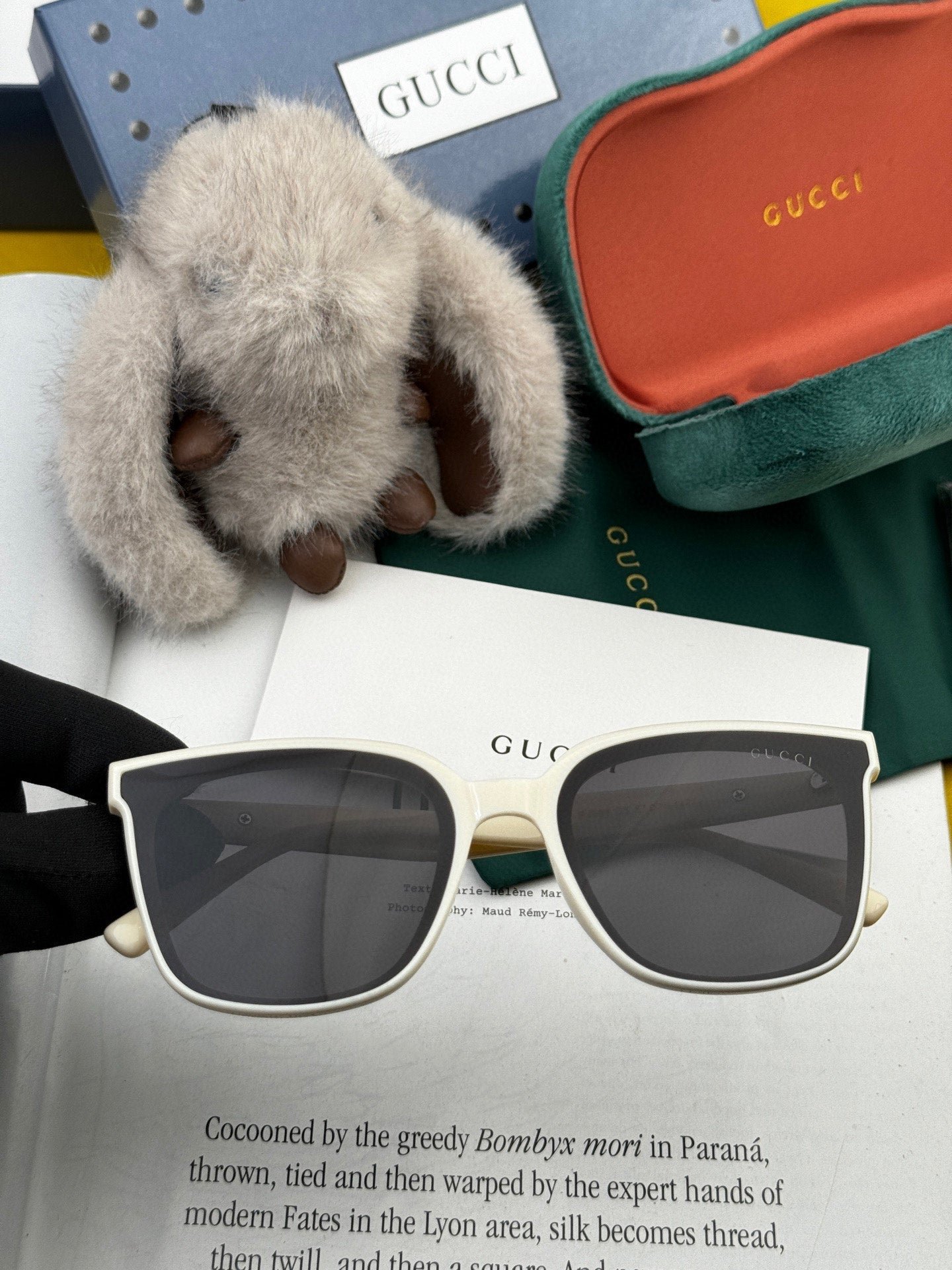 Gucci White Acetate Sunglasses - Image 4