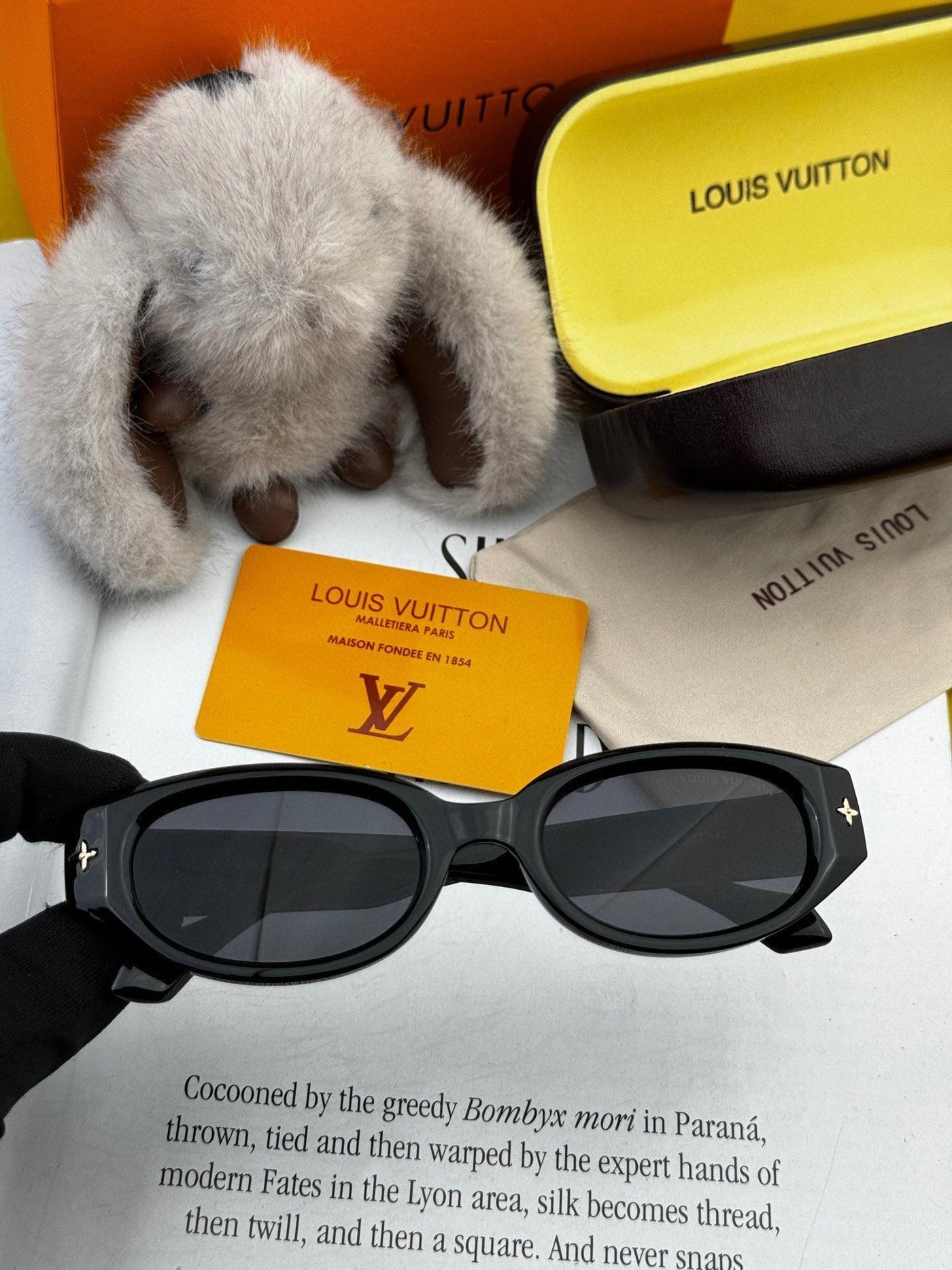 Alternative view of LV Black Star Accent Retro Square Sunglasses
