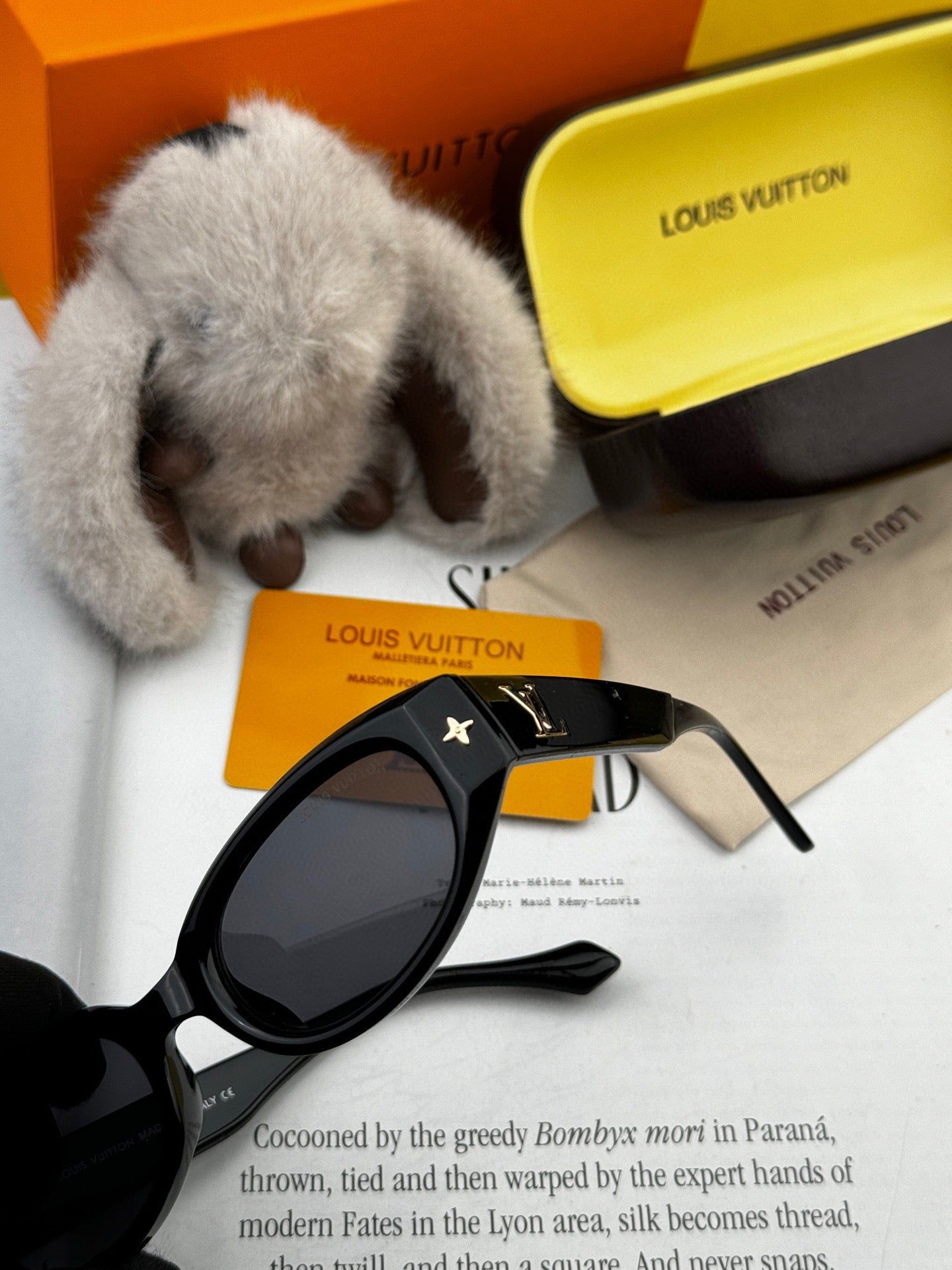 LV Black Star Accent Retro Square Sunglasses - Image 4
