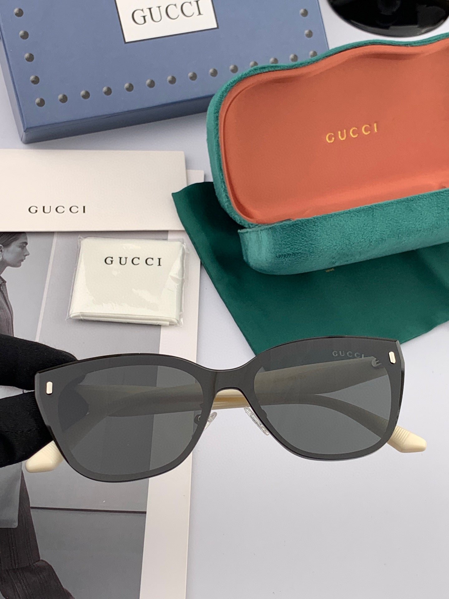 Gucci Black Cat-eye Sunglasses - Image 4