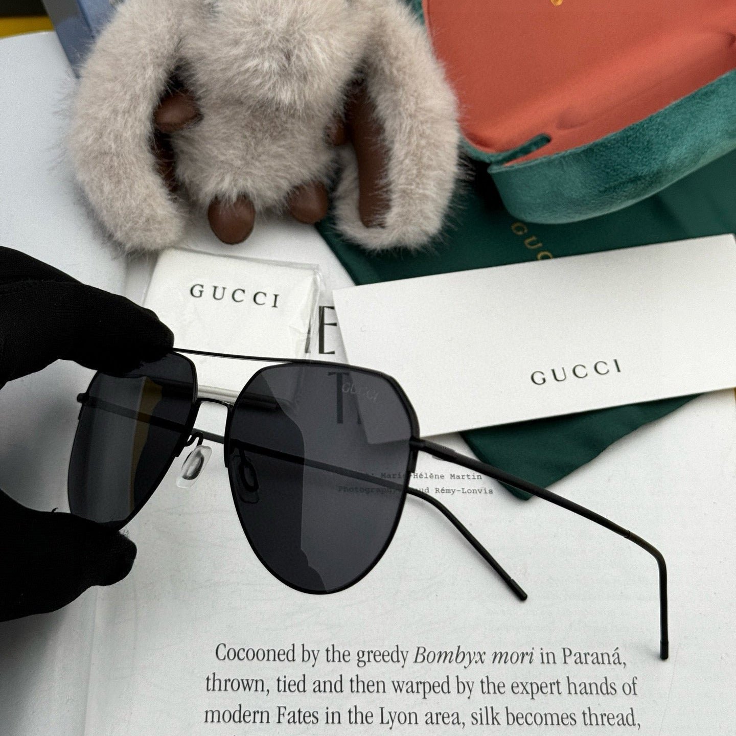 Gucci Black Metal Aviator Sunglasses