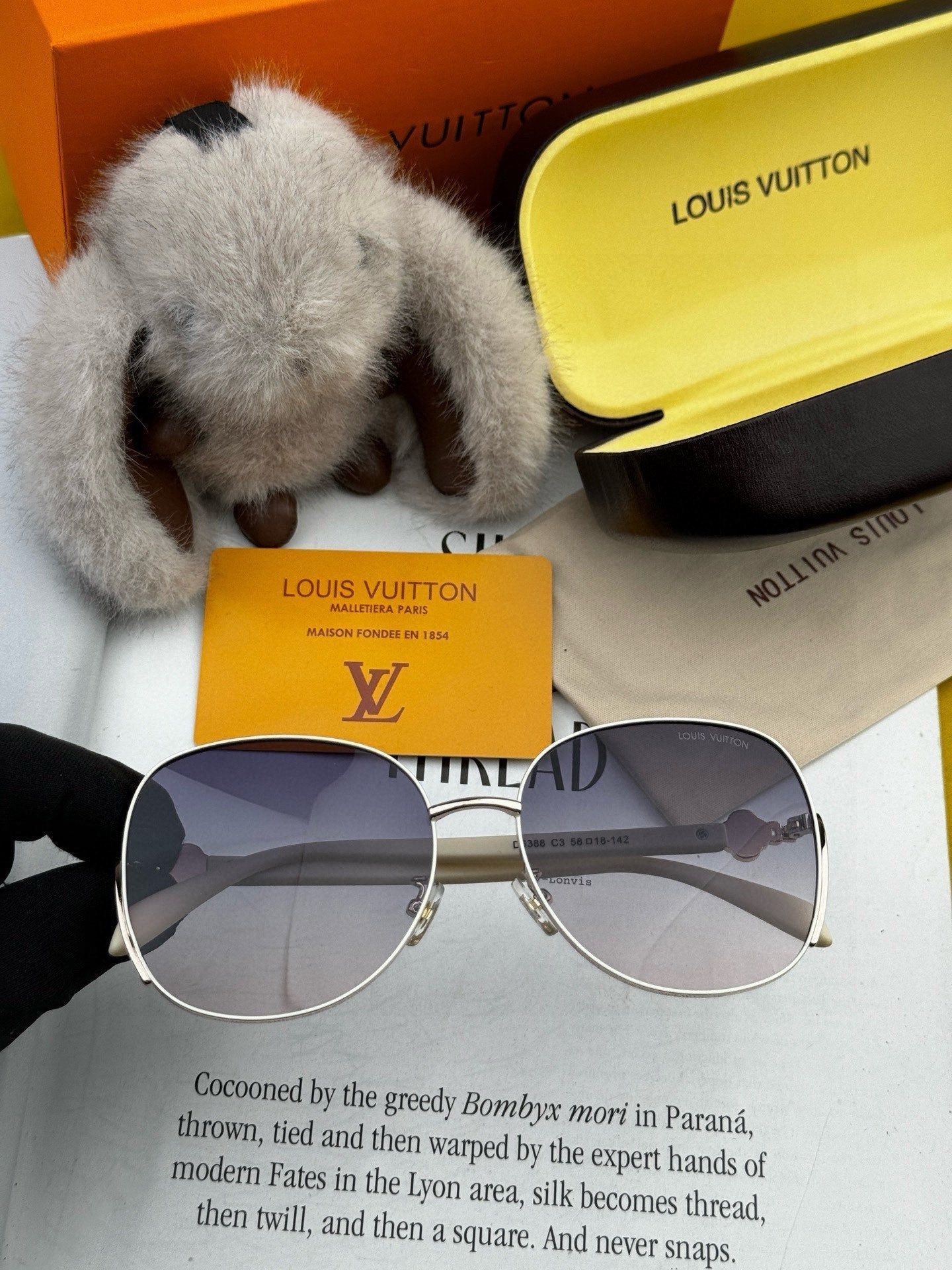 LV Round Gold Metal Floral Accent Sunglasses - Image 4