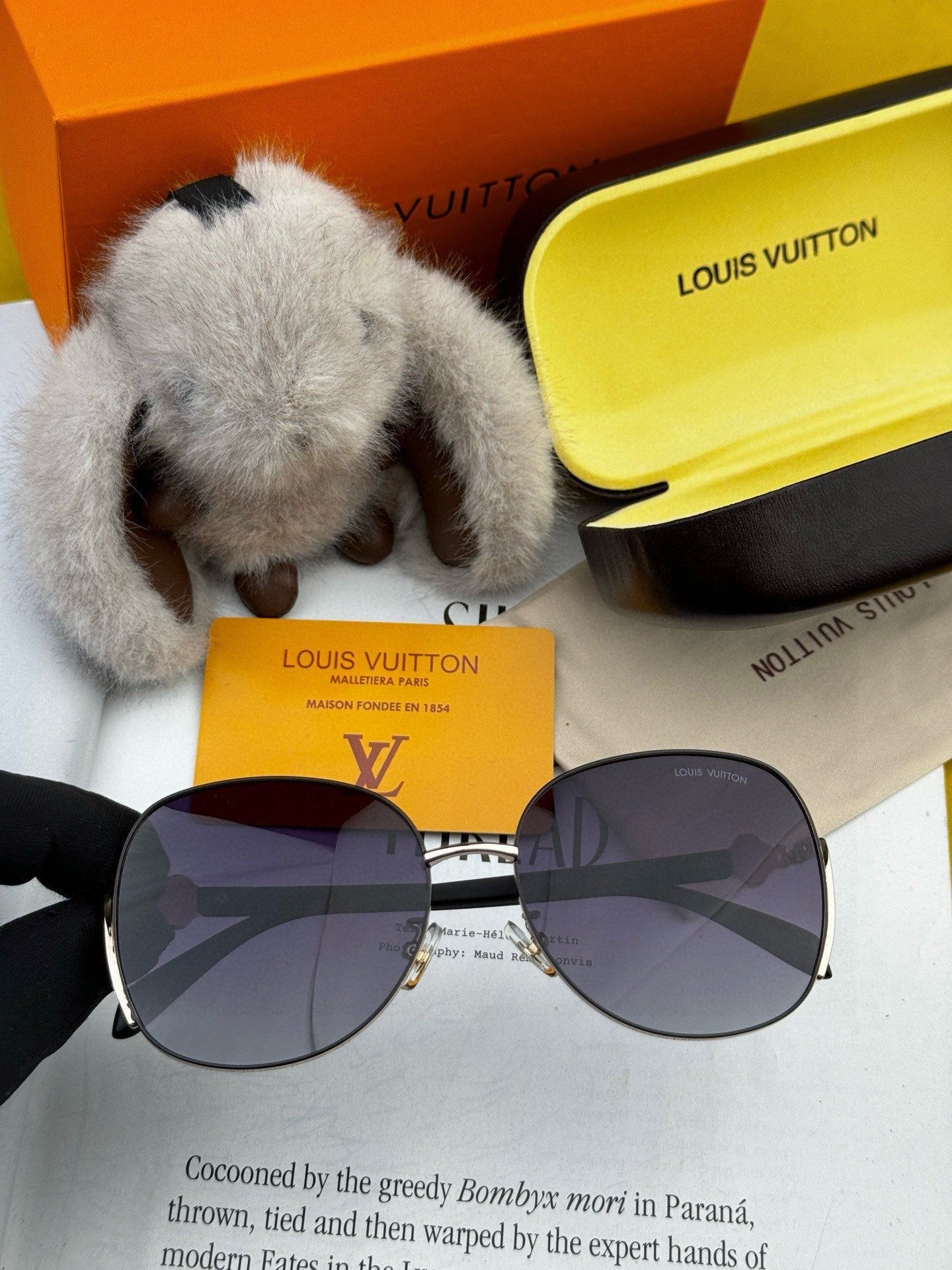 LV Round Gold Metal Floral Accent Sunglasses - Image 6