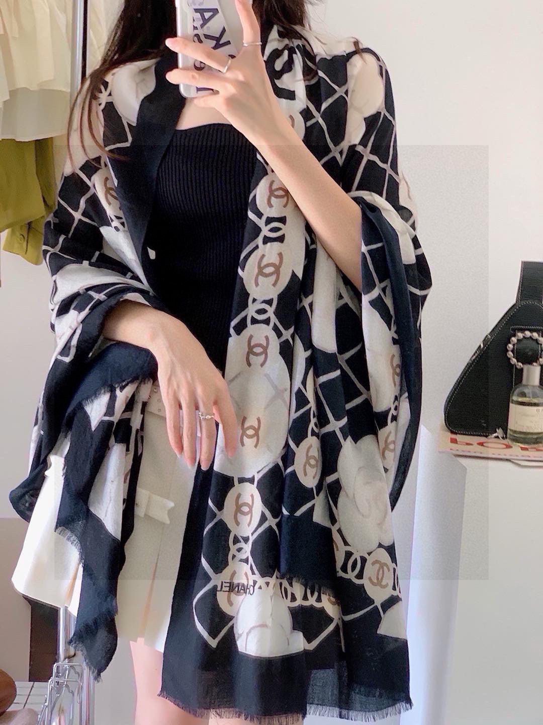 Alternative view of HERMES HERMES 25S SCARF 200 IN SILK 724721