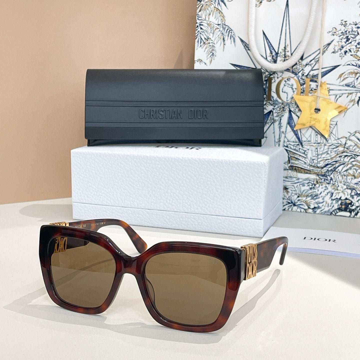 Dior Red Acetate Square Green Sunglasses - Image 3
