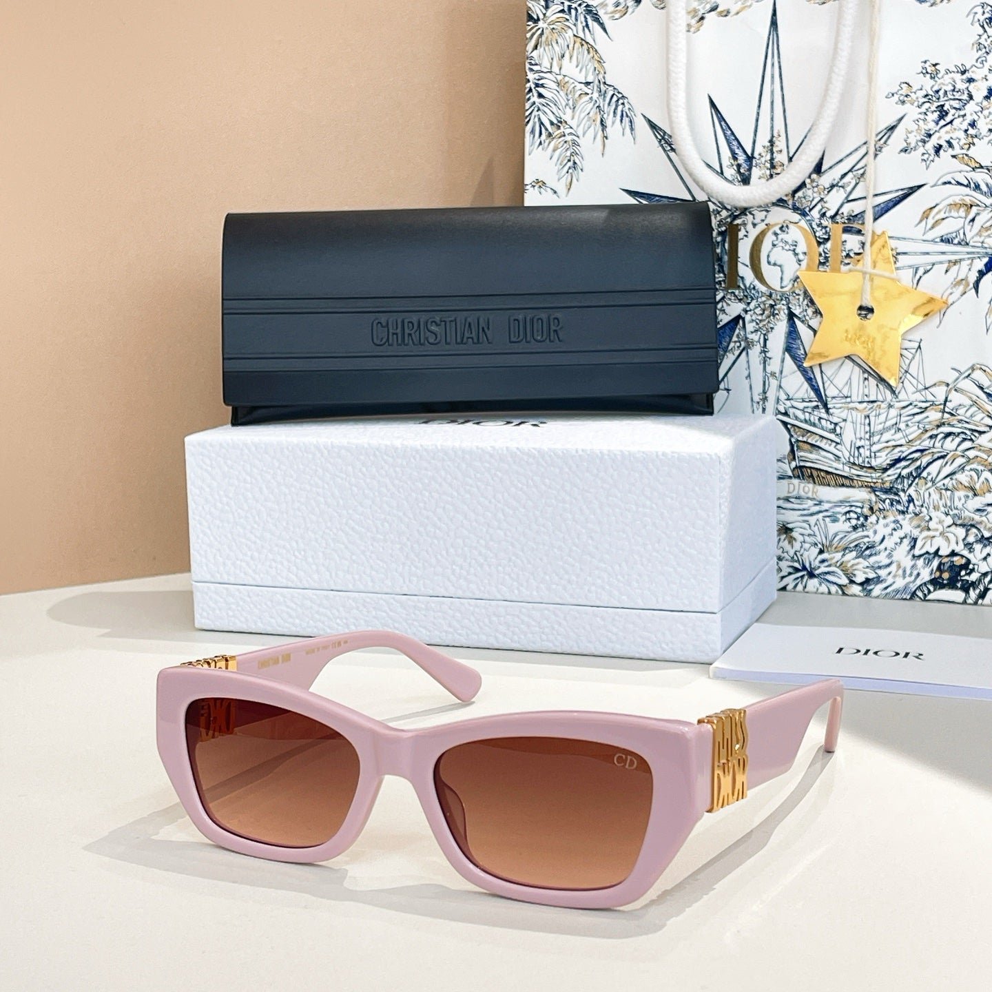 Dior Red Rectangular Green Sunglasses - Image 5