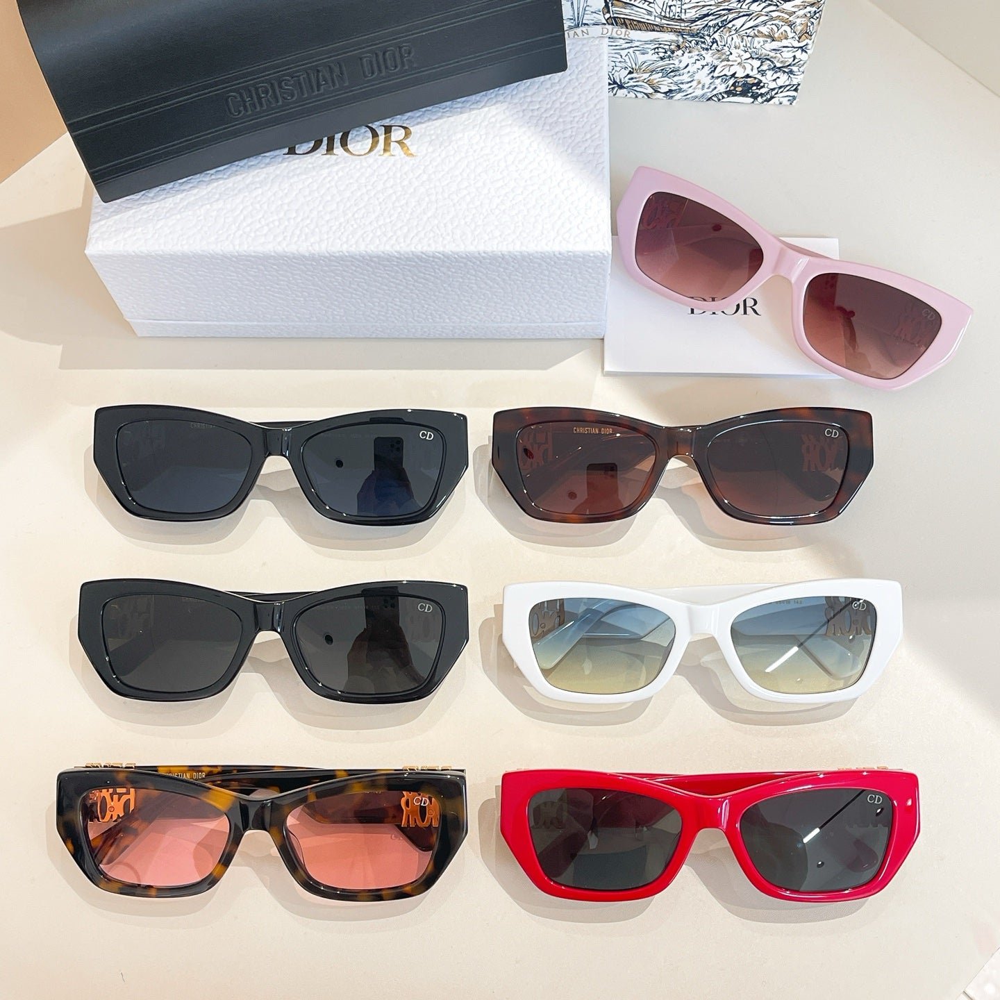 Dior Red Rectangular Green Sunglasses - Image 9
