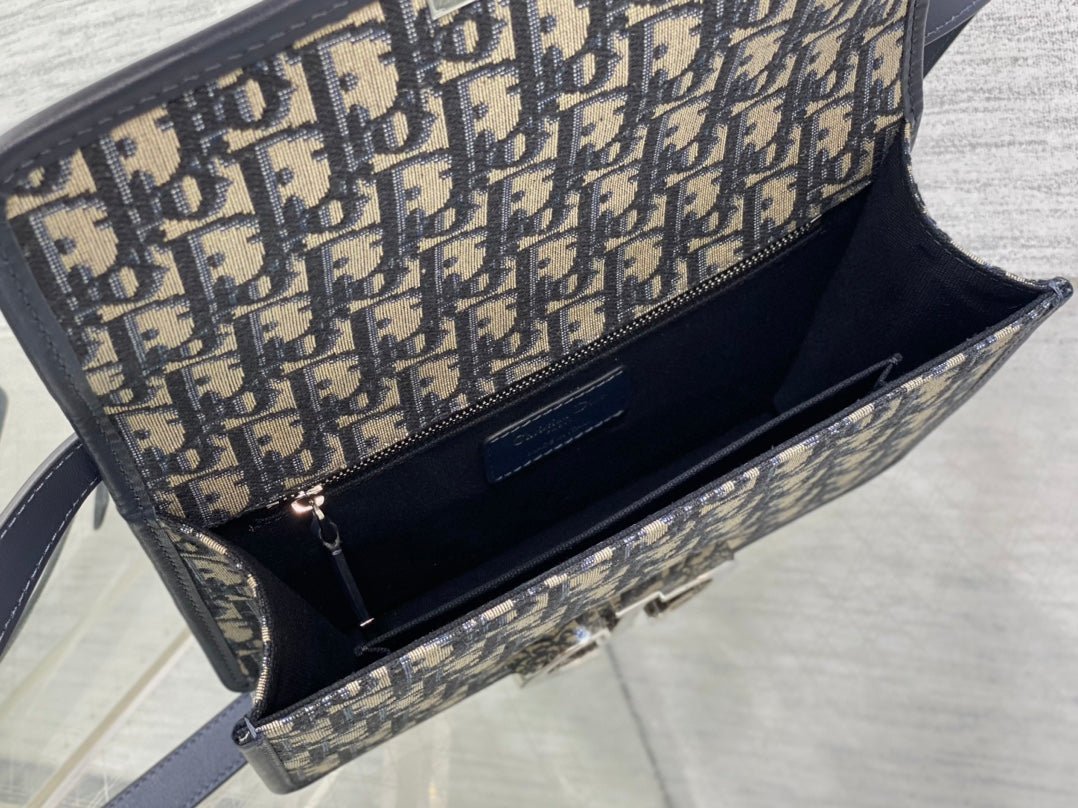 Dior Montaigne Series Navy Jacquard & Leather Flap Bag - Image 9