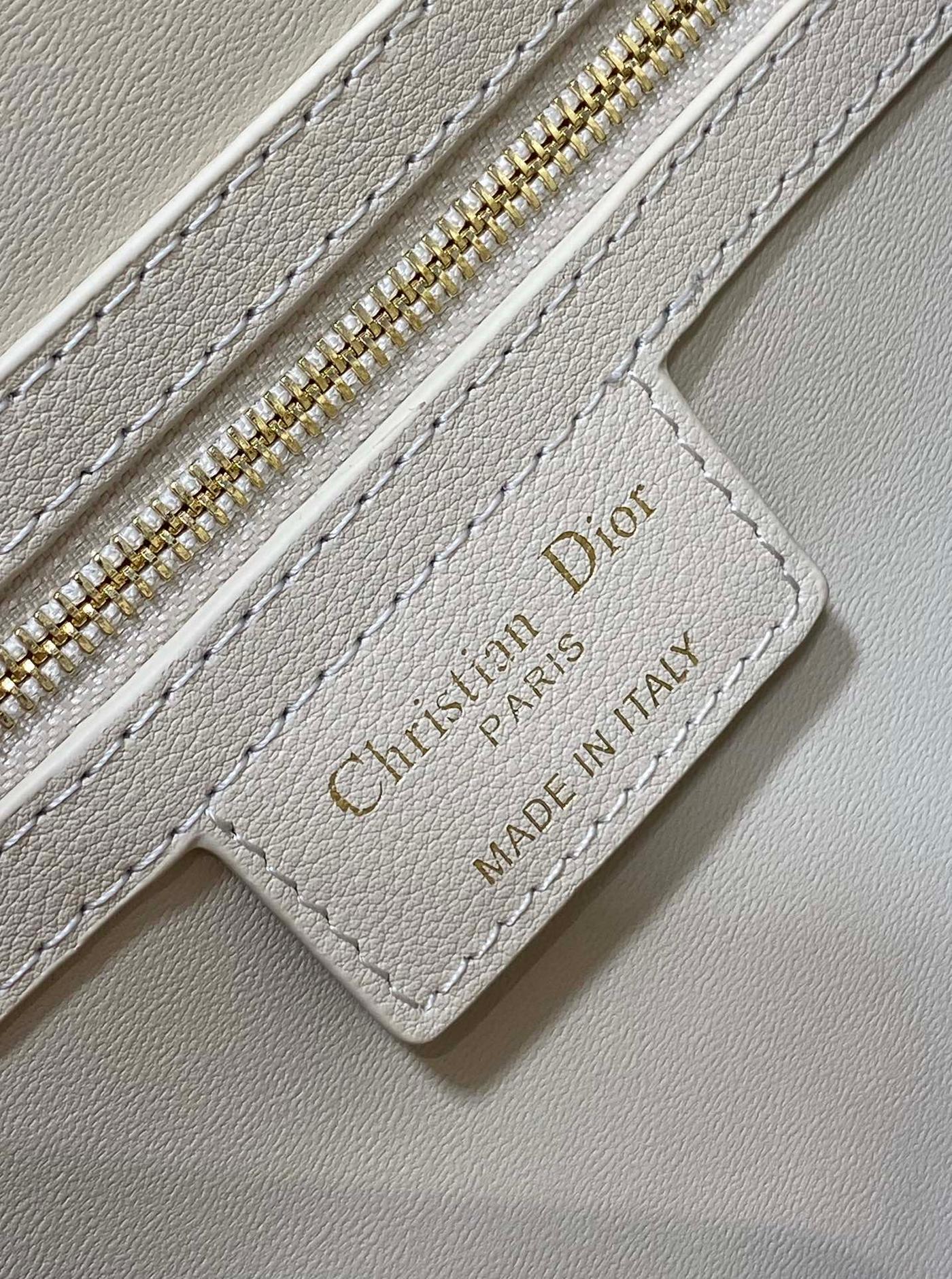 Dior Groove Large White Cream Quilted Calfskin Bag - Image 4