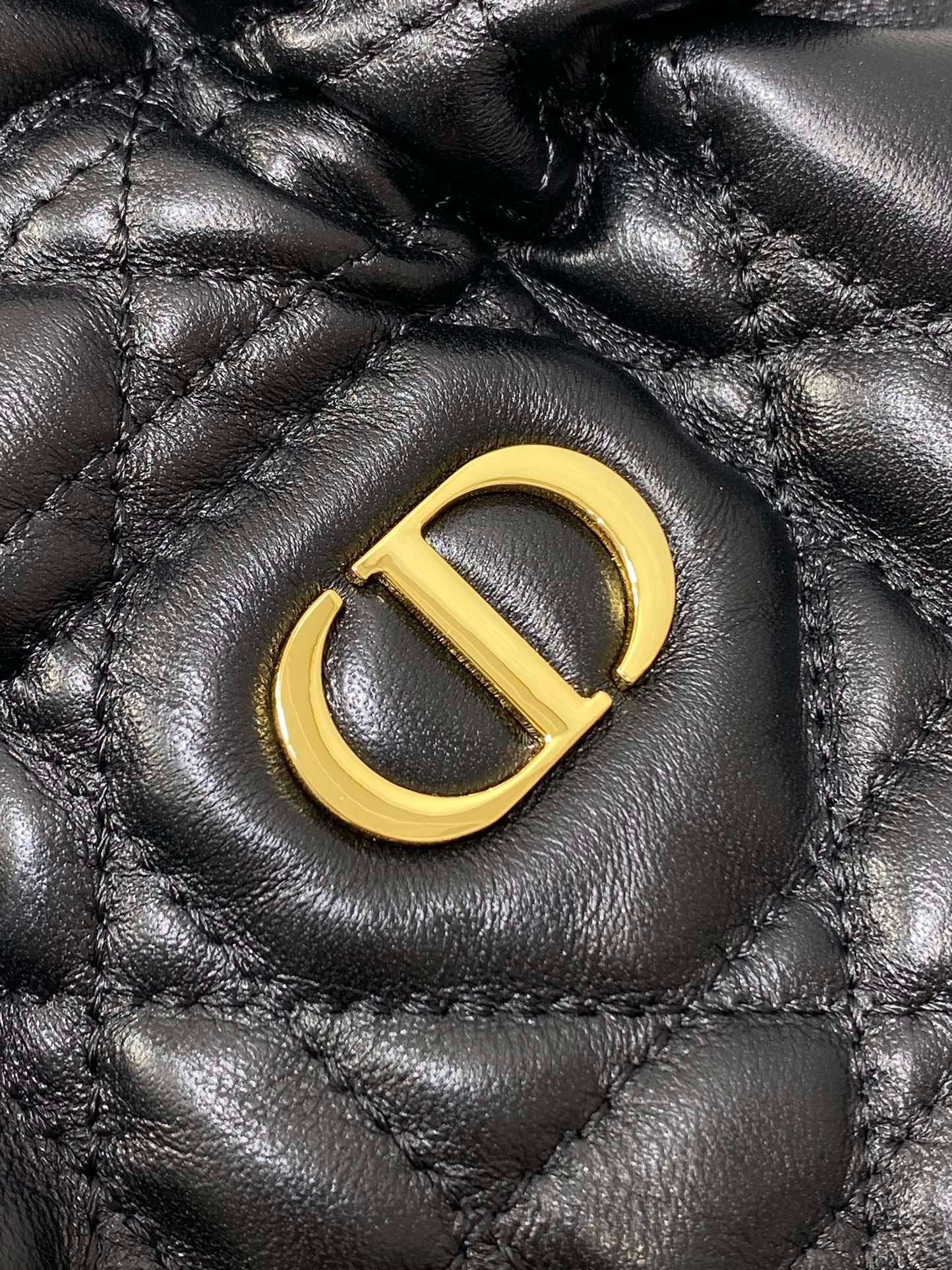 Dior Montaigne 18 Black Lambskin Bucket Bag - Image 6