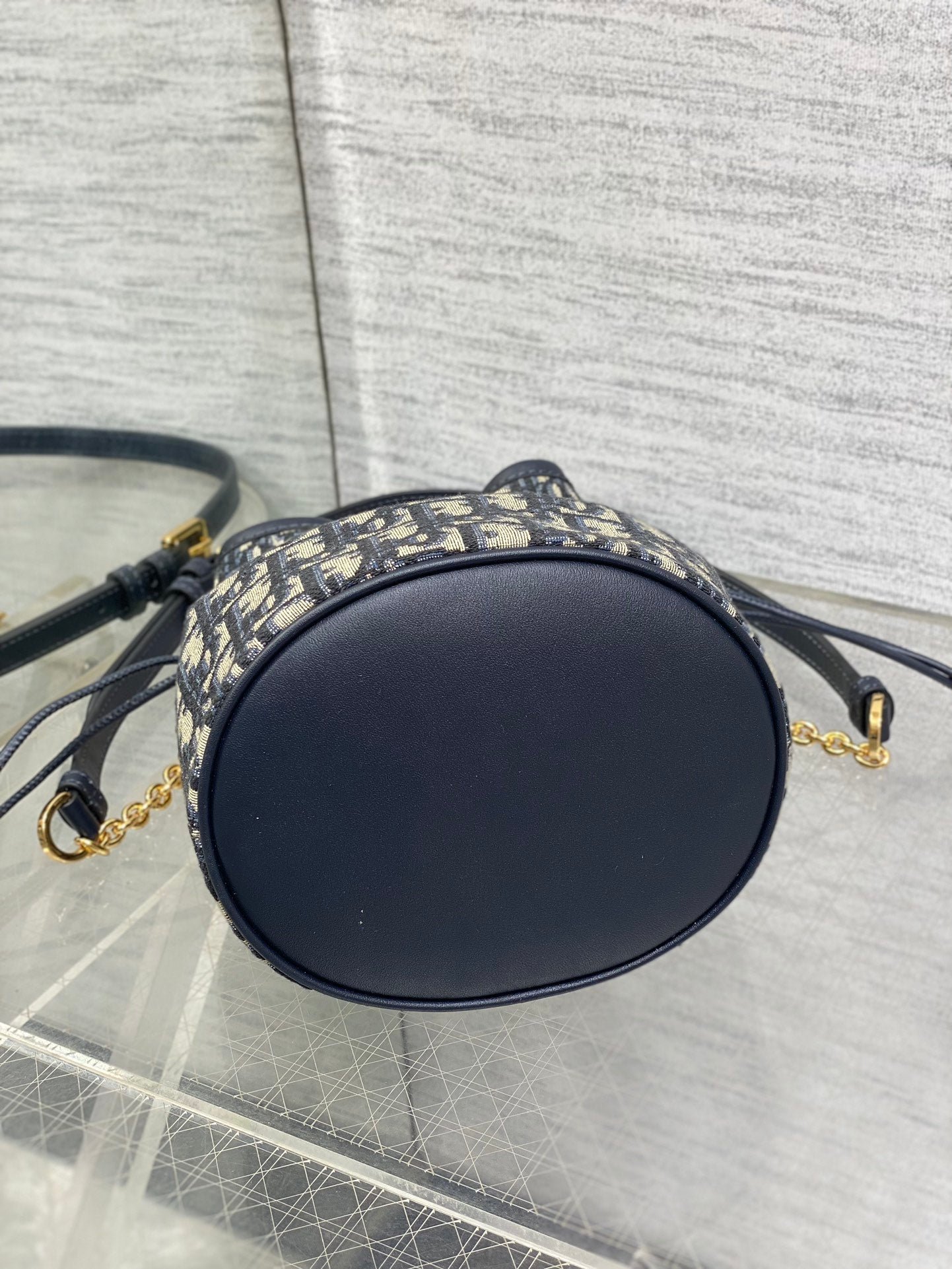 Dior Montaigne 18 Blue Oblique Jacquard Bucket Bag - Image 7