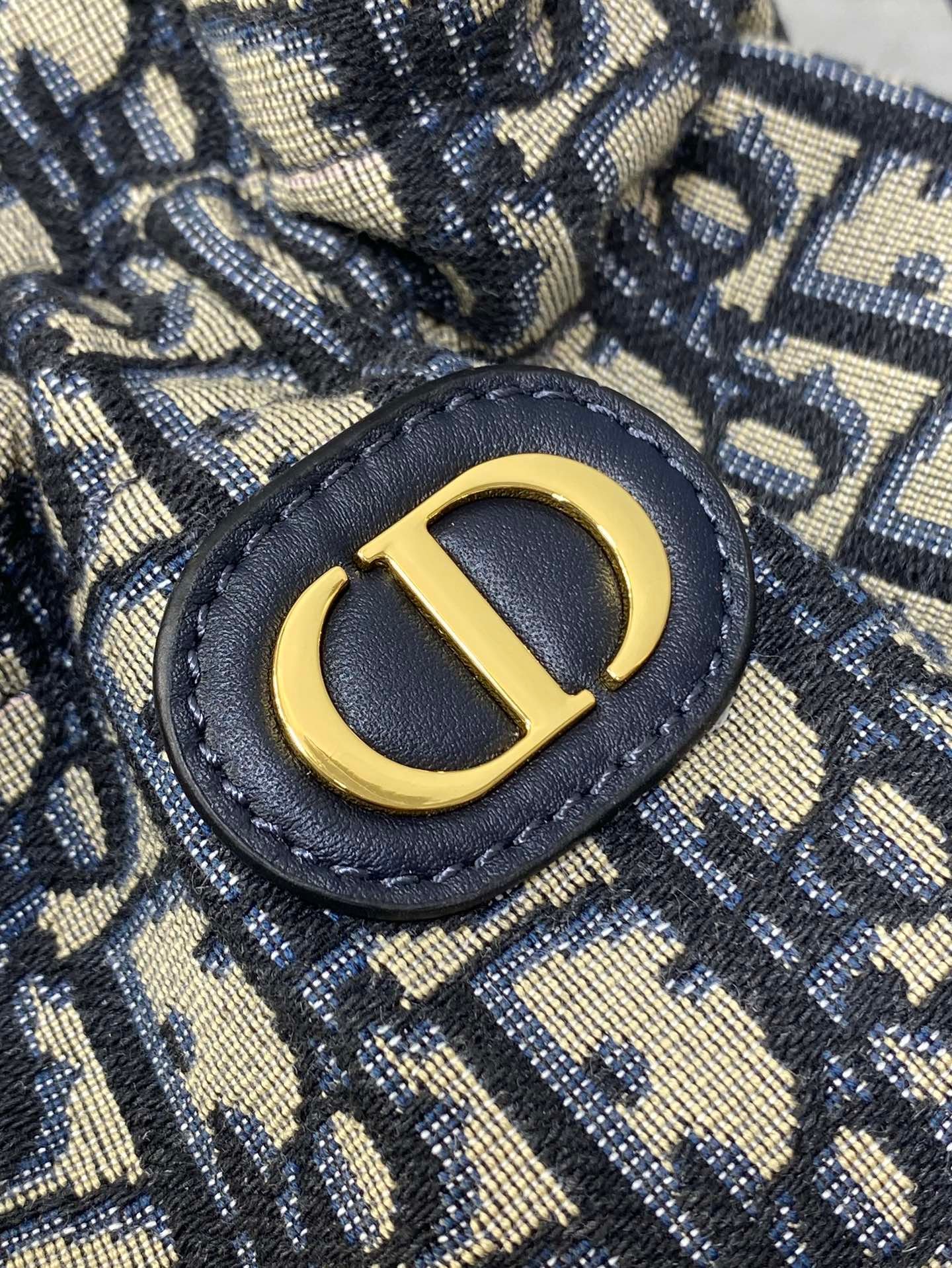 Dior Montaigne 18 Blue Oblique Jacquard Bucket Bag - Image 8