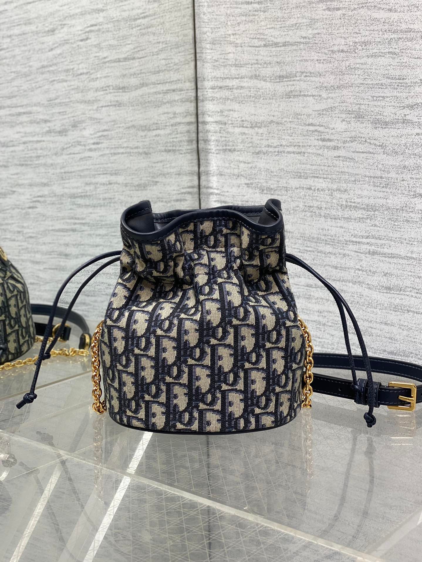 Dior Montaigne 18 Blue Oblique Jacquard Bucket Bag - Image 4