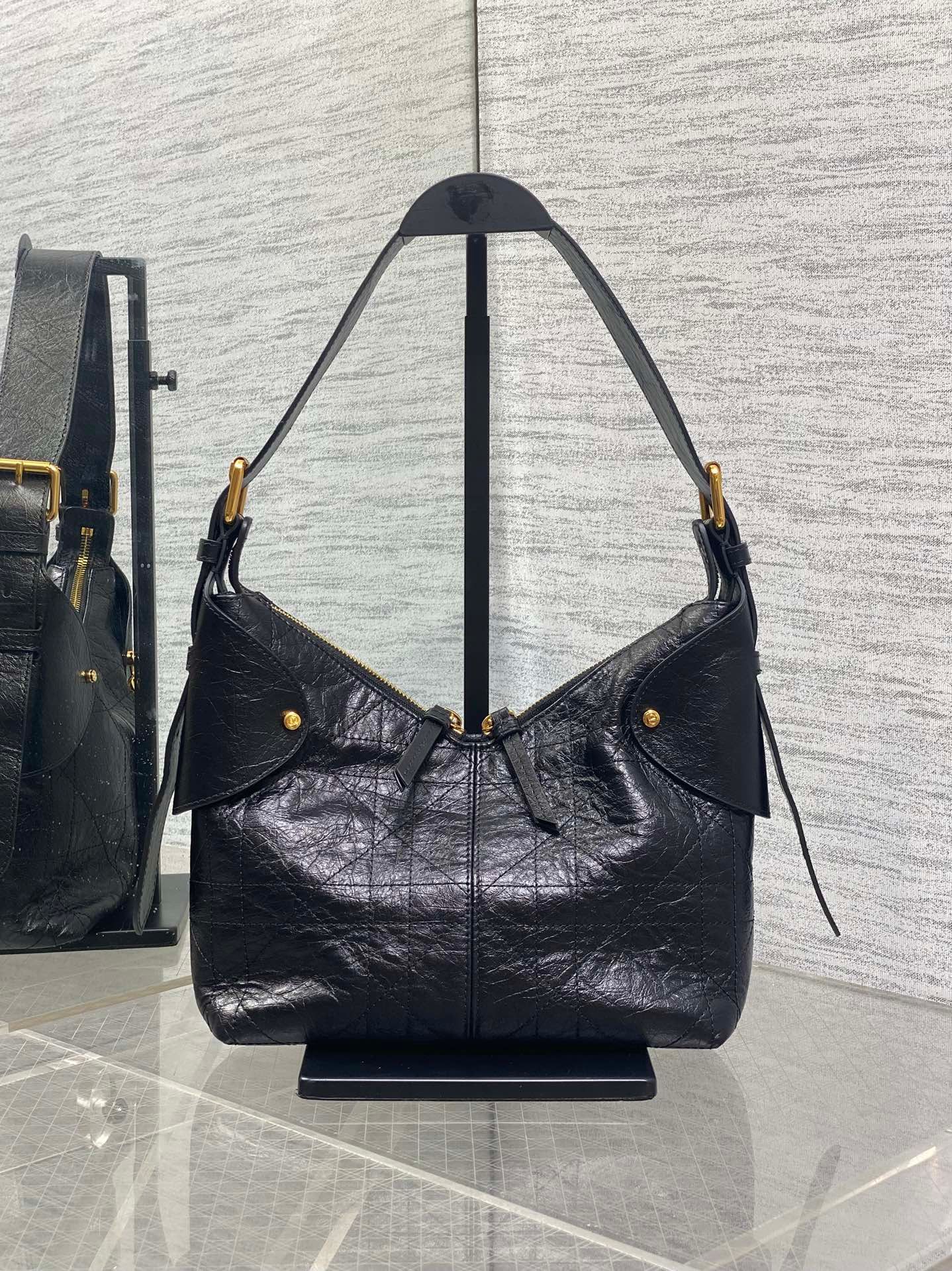 Dior Voyage Handbag Black Crinkled Calfskin - Image 2