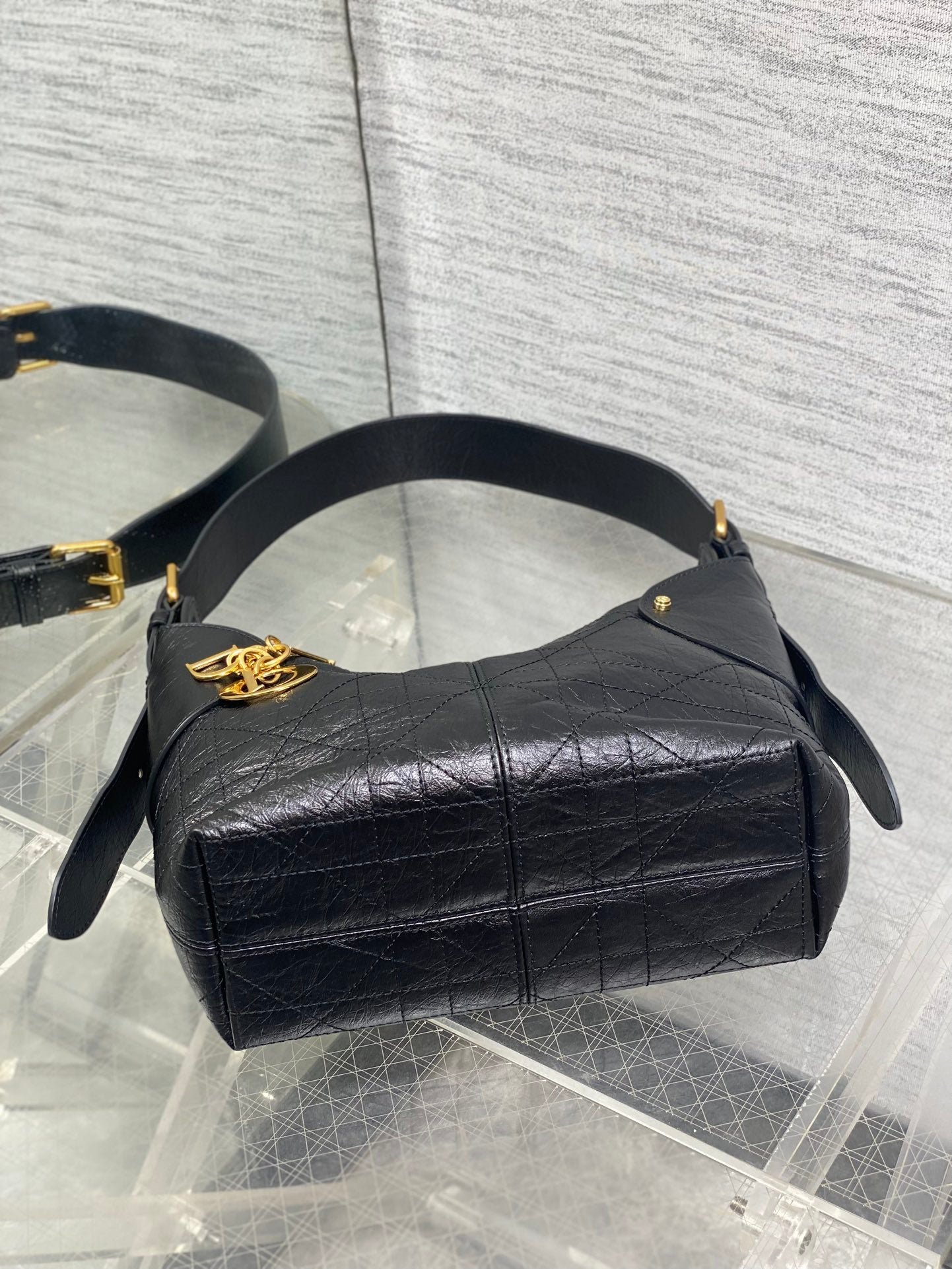 Dior Voyage Handbag Black Crinkled Calfskin - Image 4