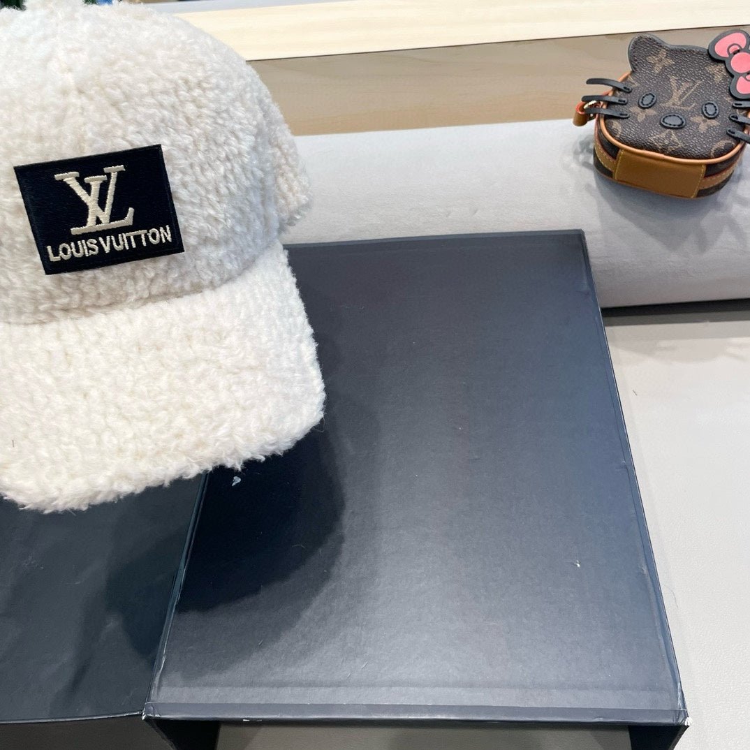 Alternative view of LOUIS VUITTON BASEBALL CAP IN WHITE WOOL 421243