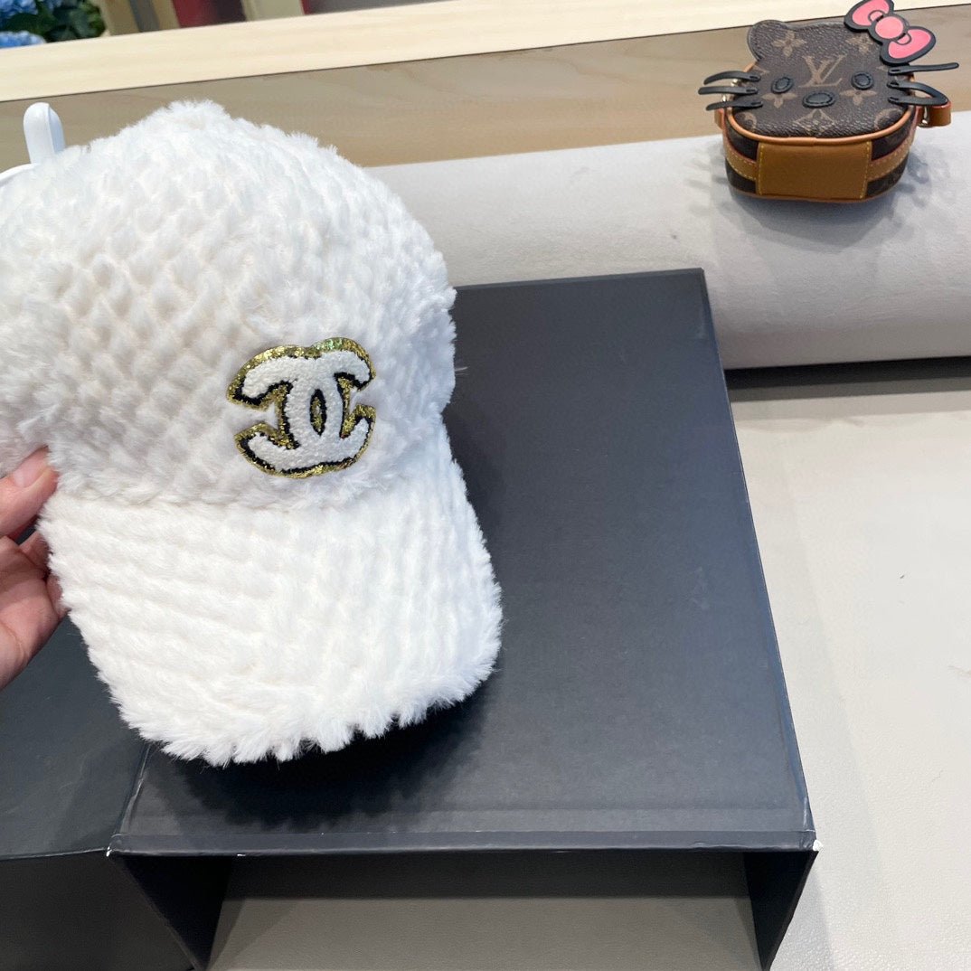 BASEBALL CAP IN WHITE FLEECE 431372 - Image 6