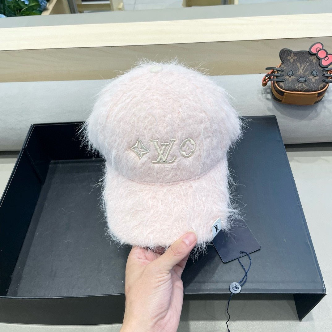 Alternative view of LOUIS VUITTON BASEBALL CAP IN PASTEL PINK RABBIT FUR 434934
