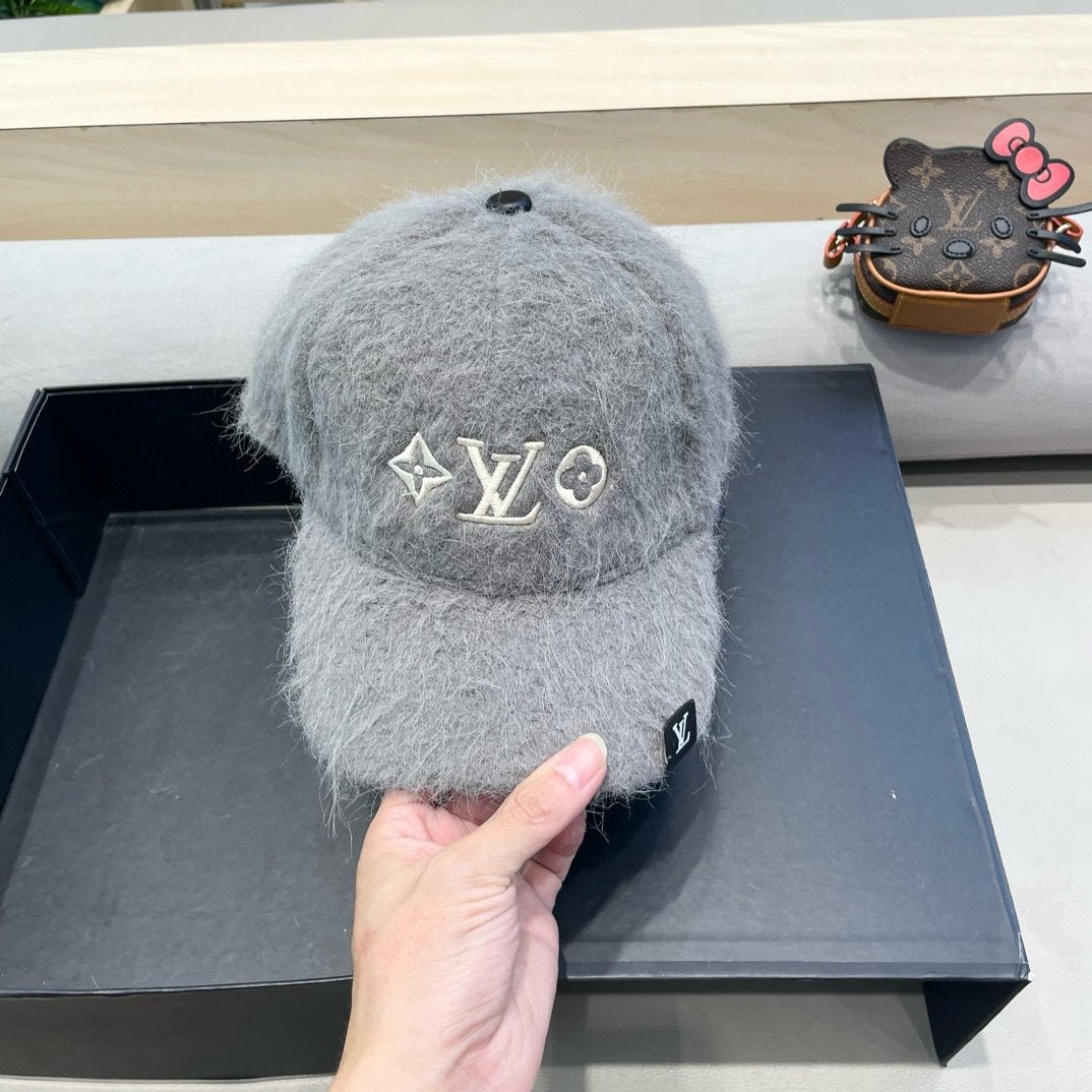 Alternative view of LOUIS VUITTON BASEBALL CAP IN GRAY RABBIT FUR 434937