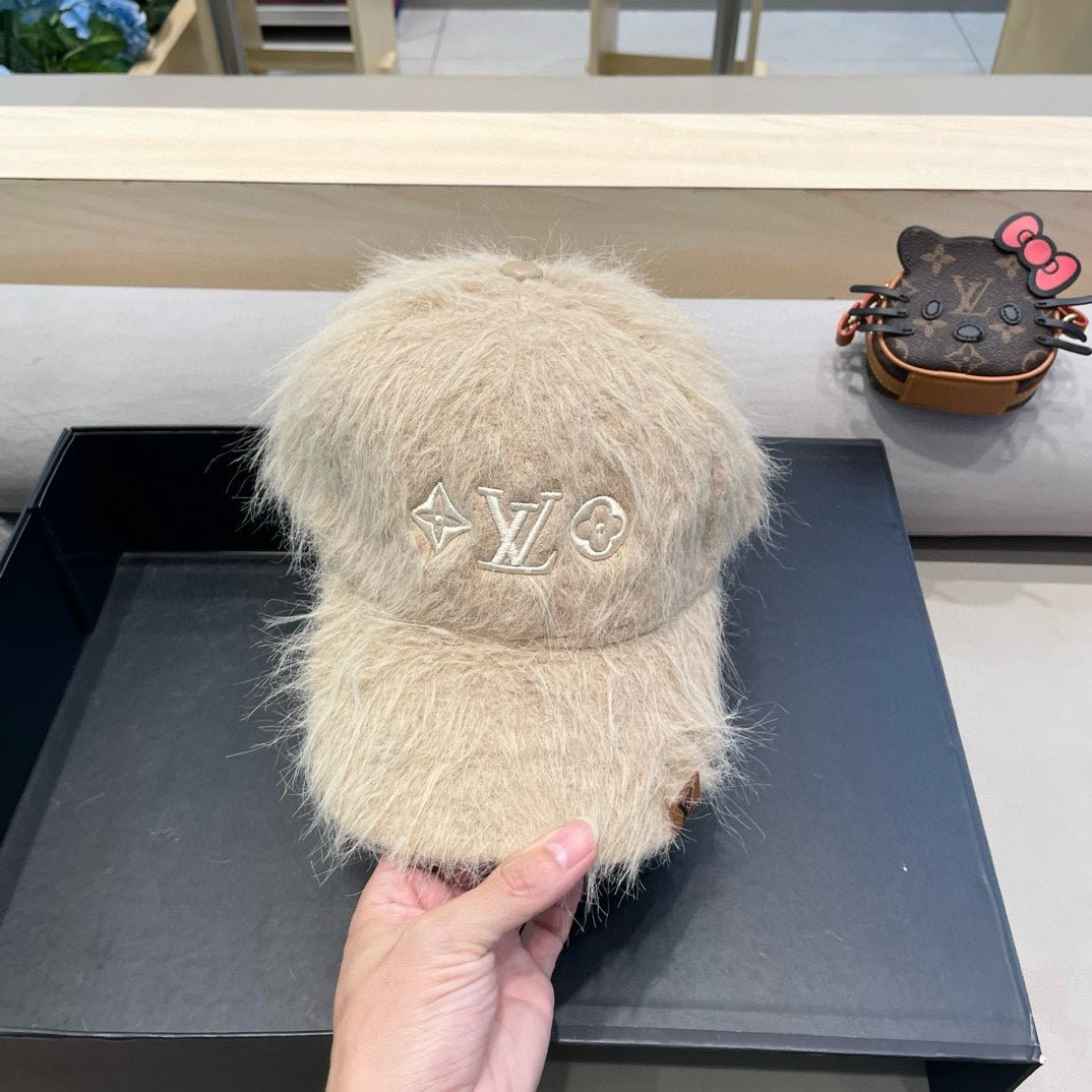 Alternative view of LOUIS VUITTON BASEBALL CAP IN BEIGE RABBIT FUR 434938