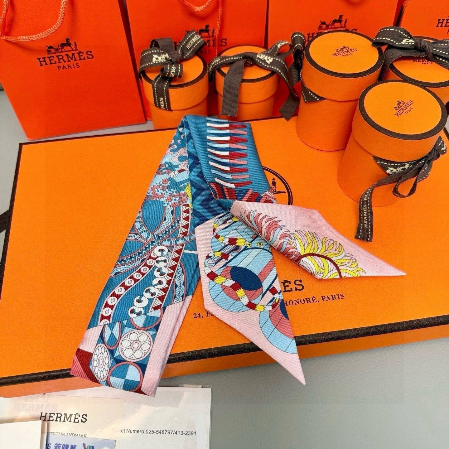 Hermès Silk Cartoon Twilly - Image 6