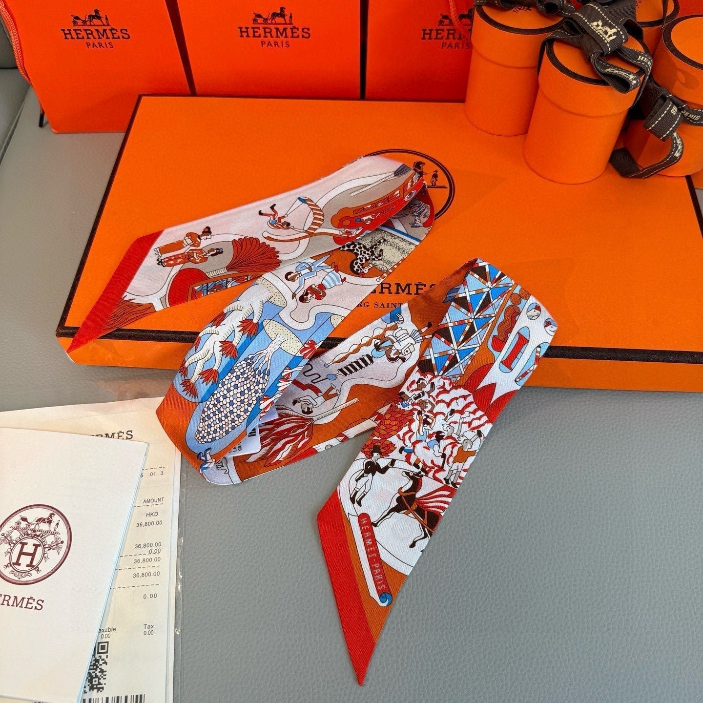 Alternative view of HERMES HERMES 25S SCARF 86 IN SILK 853142