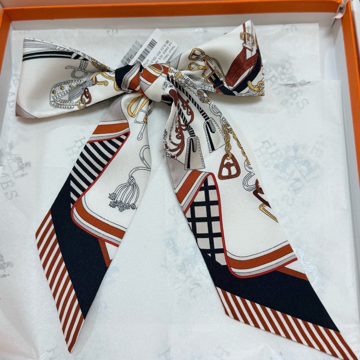 Alternative view of HERMES HERMES 25S SCARF 90 IN SILK 853148