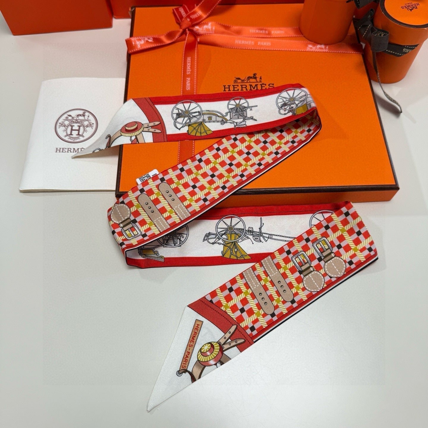 Alternative view of HERMES HERMES 25S SCARF 90 IN SILK 854950