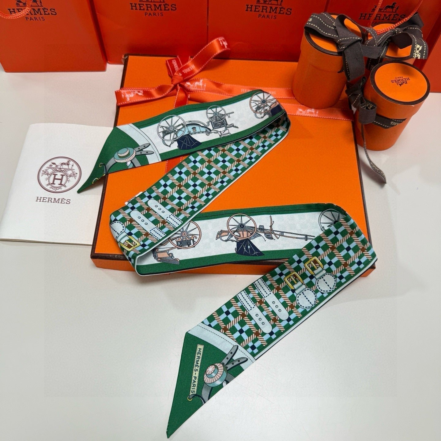 Alternative view of HERMES HERMES 25S SCARF 90 IN SILK 854951