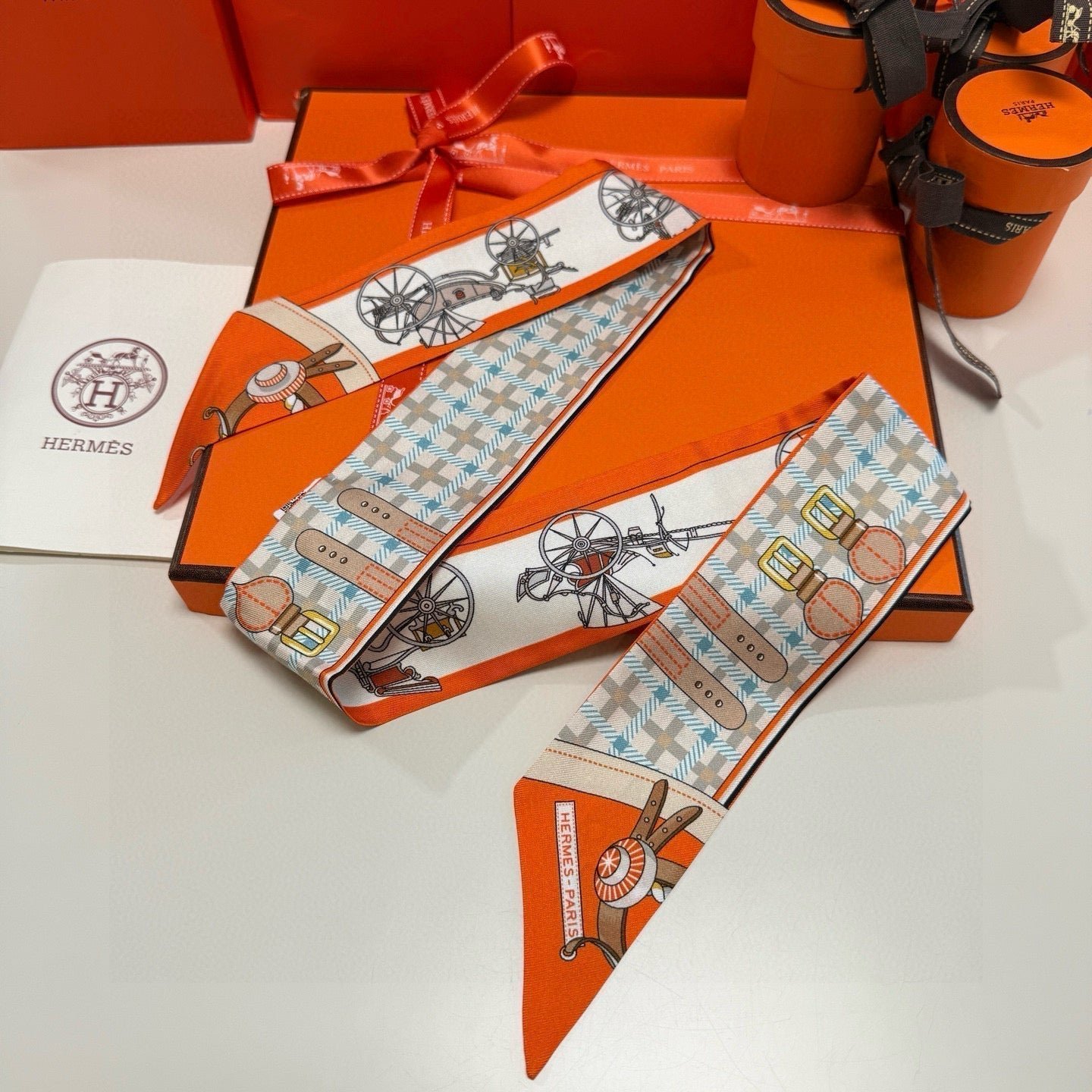 Alternative view of HERMES HERMES 25S SCARF 90 IN SILK 854955