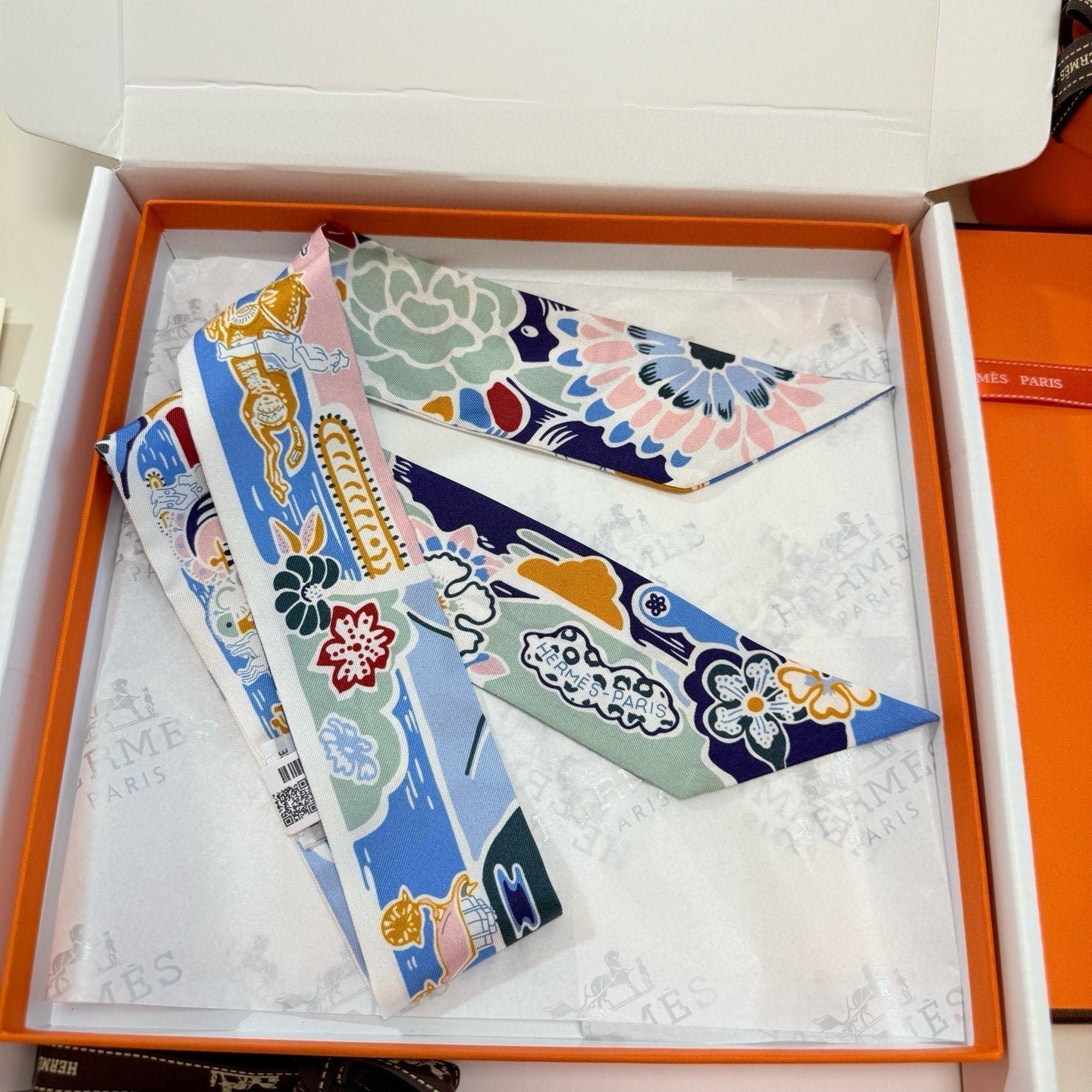 Alternative view of HERMES HERMES 25S SCARF 90 IN SILK 854959