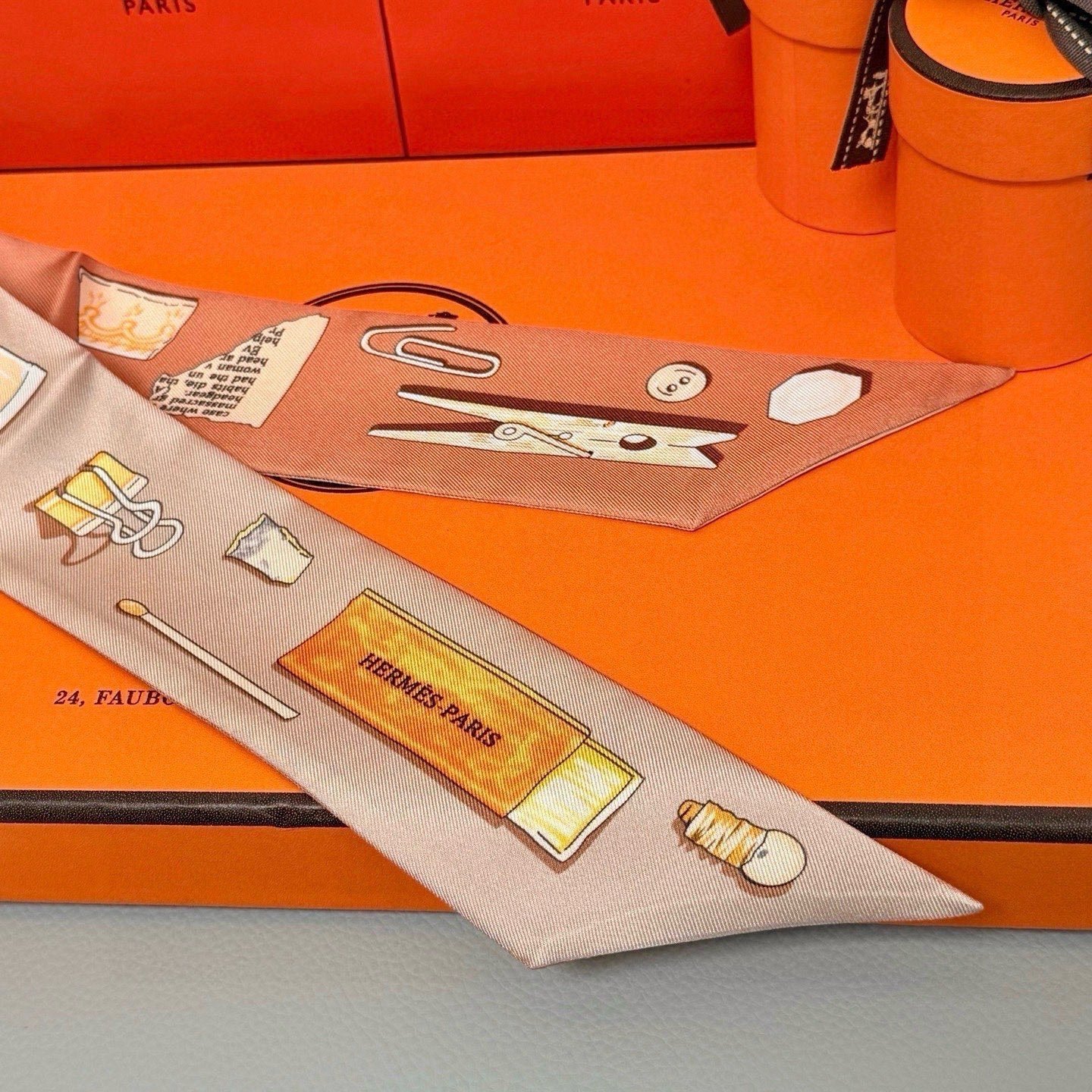 Hermès Nude Stationery Silk Twilly - Image 4