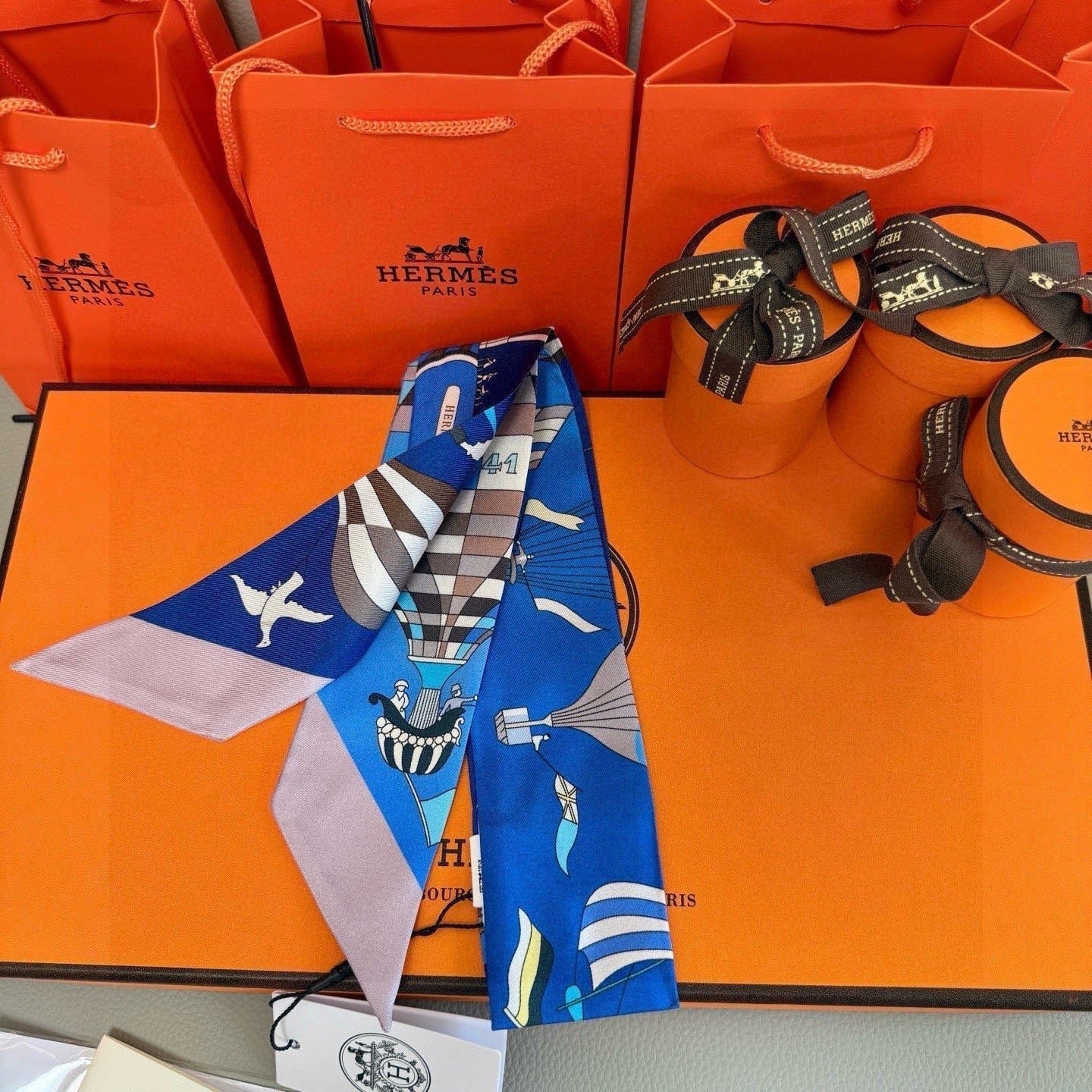 Alternative view of HERMES HERMES 25S NECKERCHIEF 86 IN SILK 991544
