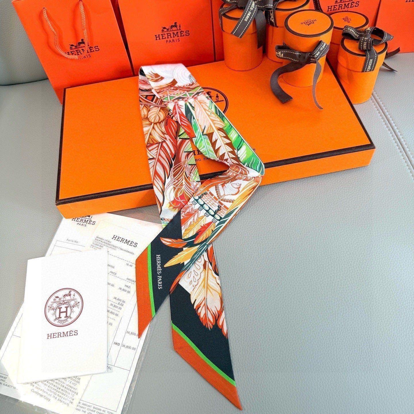 Hermès Leaf Print Silk Twilly - Image 4