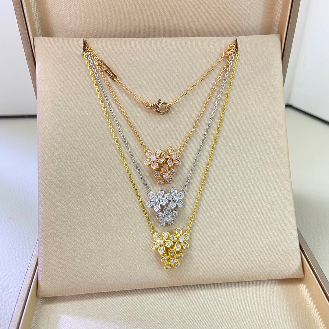 VCA 3 Motifs Full Diamond Flower Pendant Necklace - Image 5