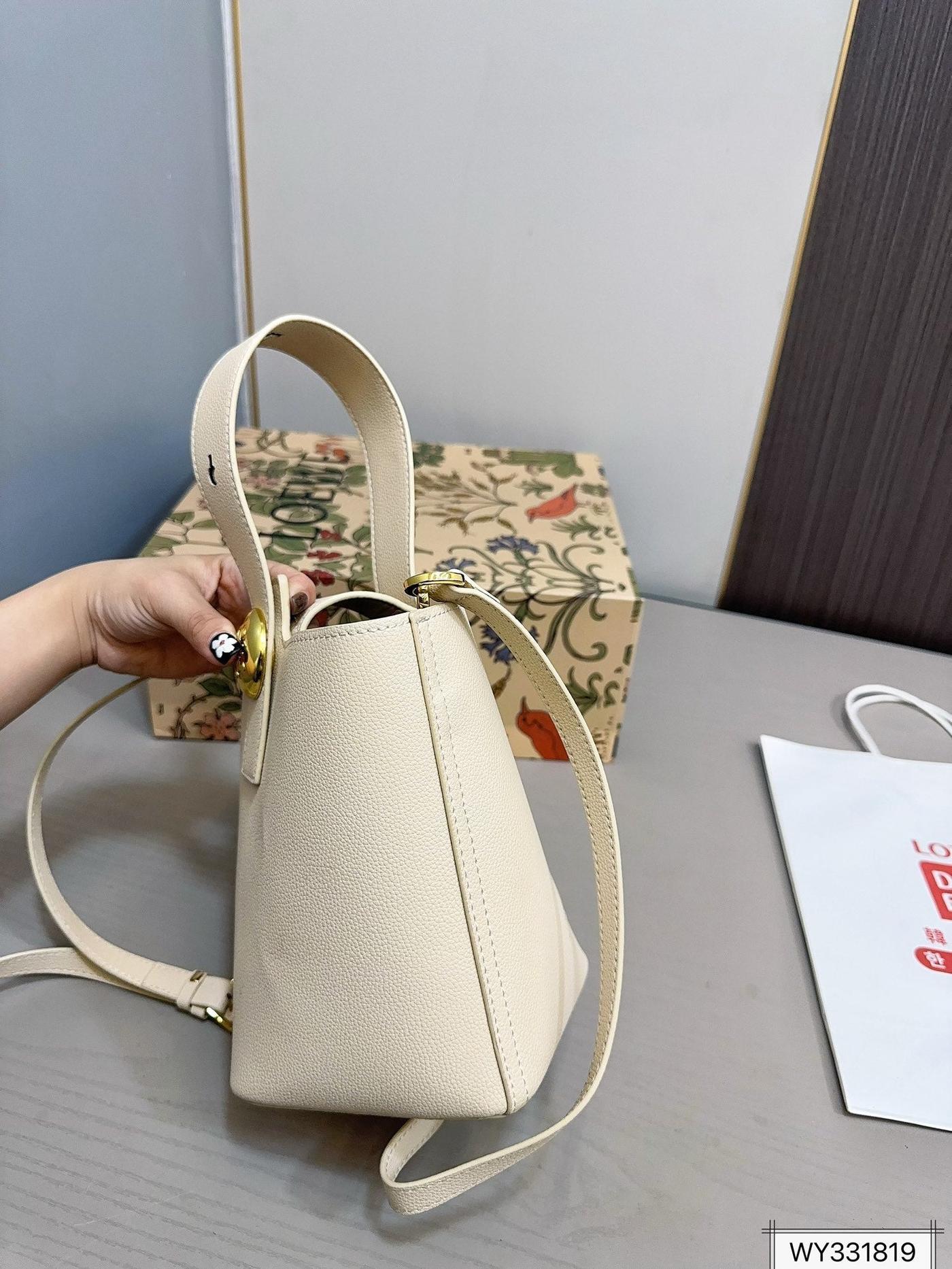 LOE MINI PEBBLE 20 BUCKET BAG IN WHITE GRAINED CALFSKIN - Image 5