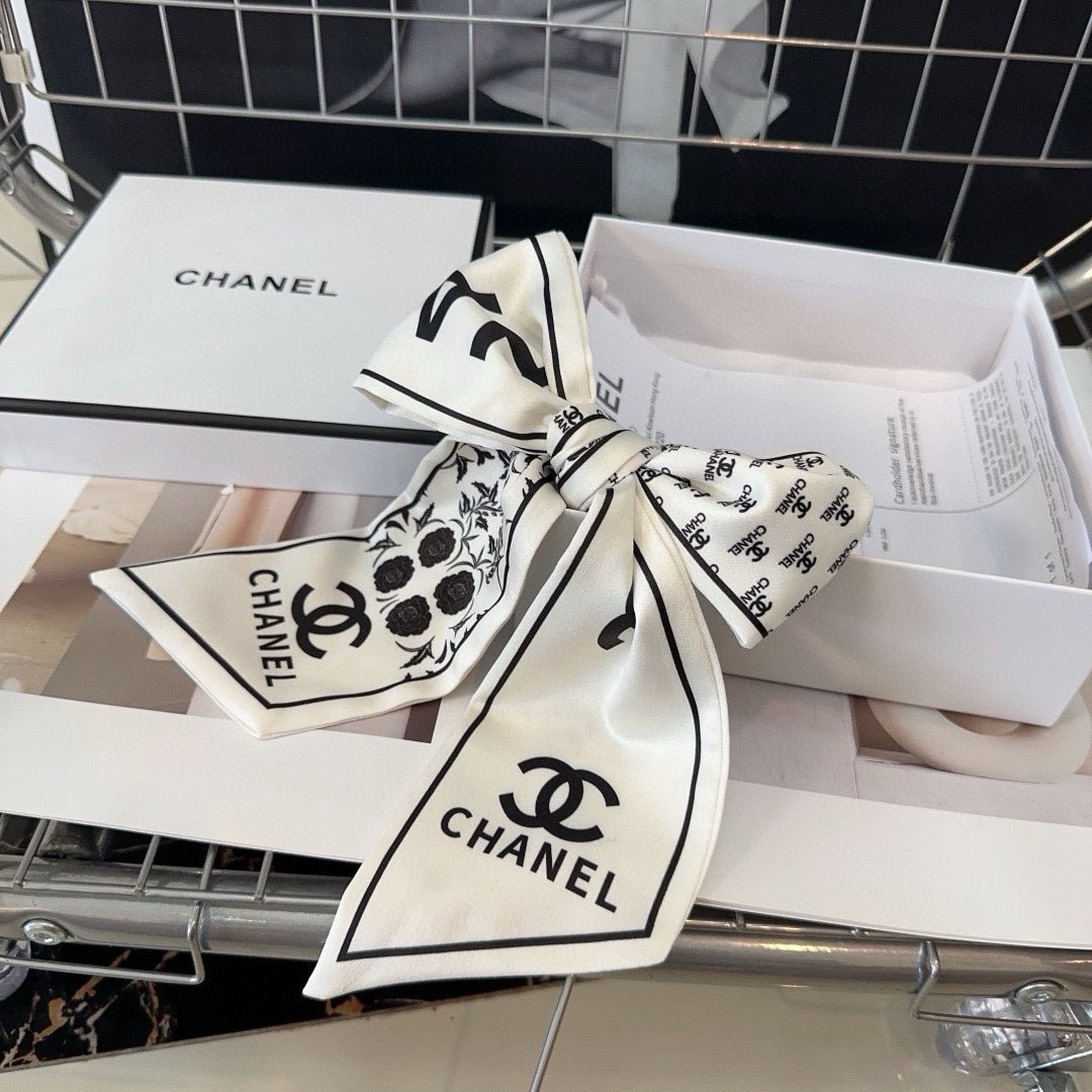 CHANEL WHITE WRINKLED SILK SCRUNCHIE 432868 - Image 3