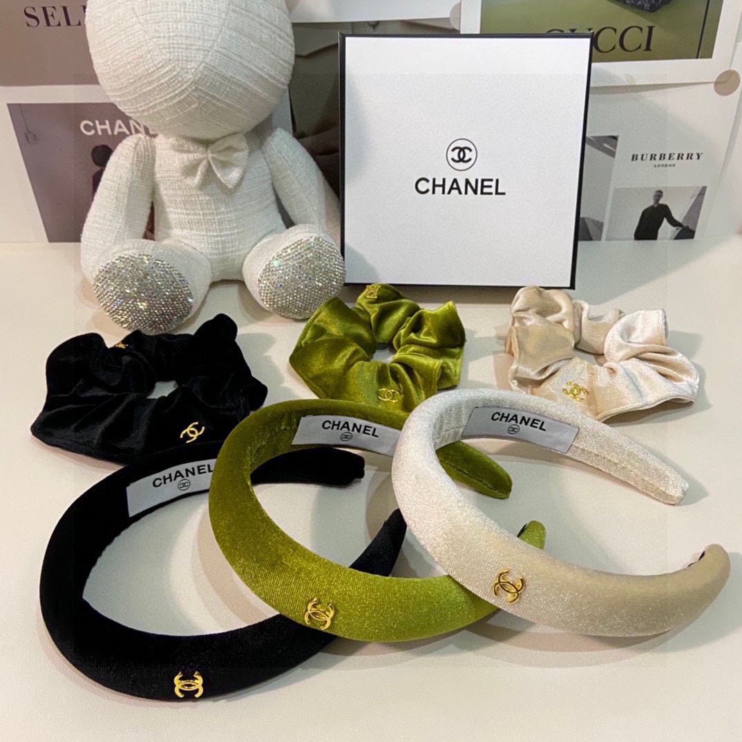Chanel Black Velvet Hair Accessory Set With Gold CC - Image 9