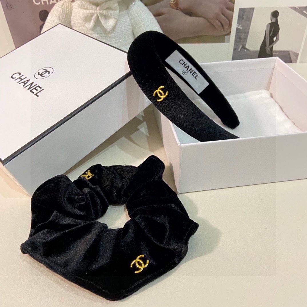 Chanel Black Velvet Hair Accessory Set With Gold CC - Image 4
