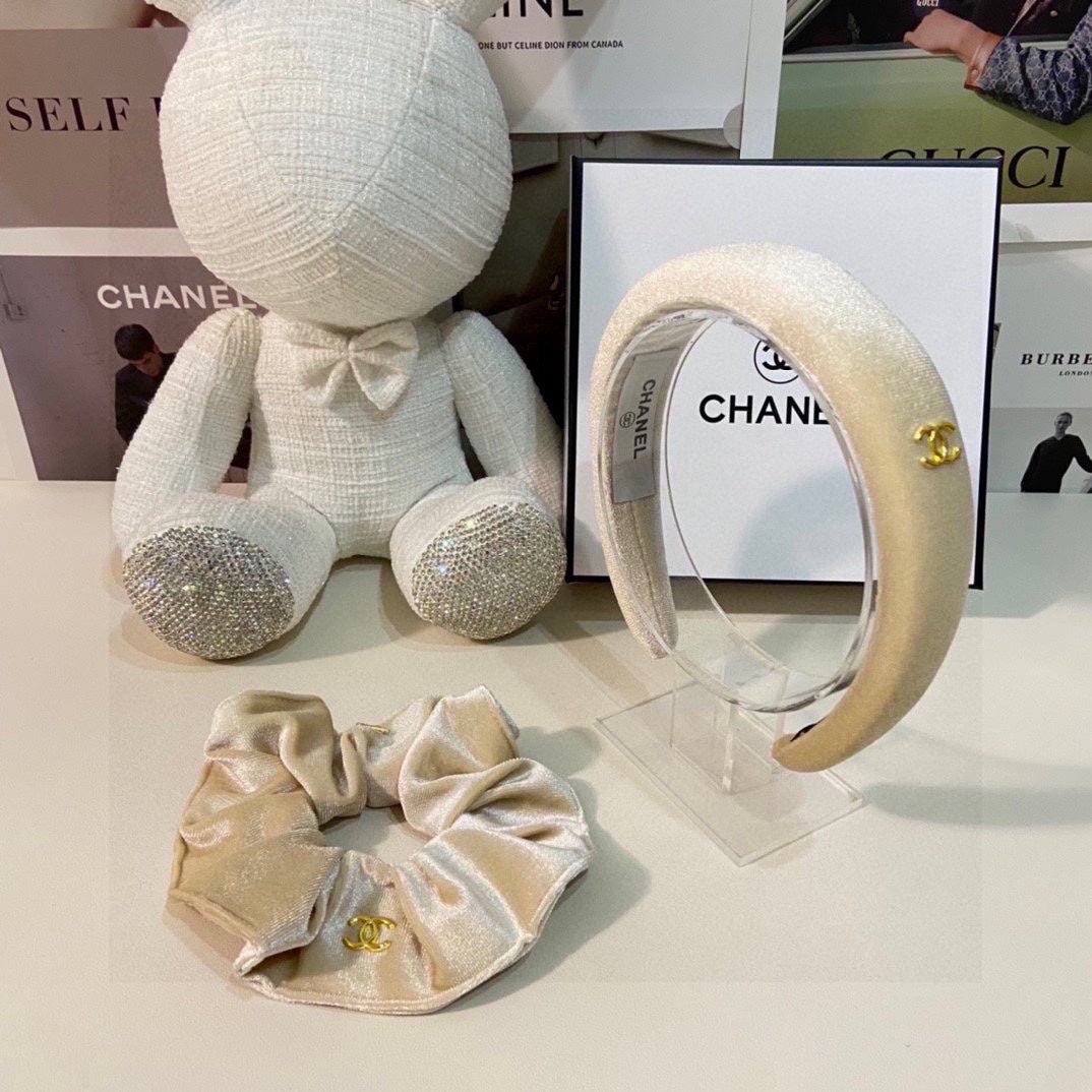 Alternative view of CHANEL WHITE VELVET HAIRBAND 124630