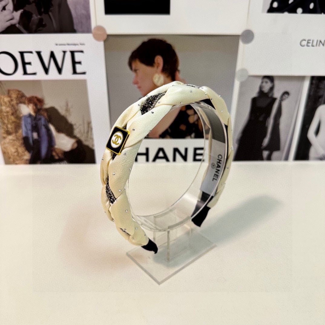 Chanel Off-white Printed Fabric Square Badge Headband - Image 4
