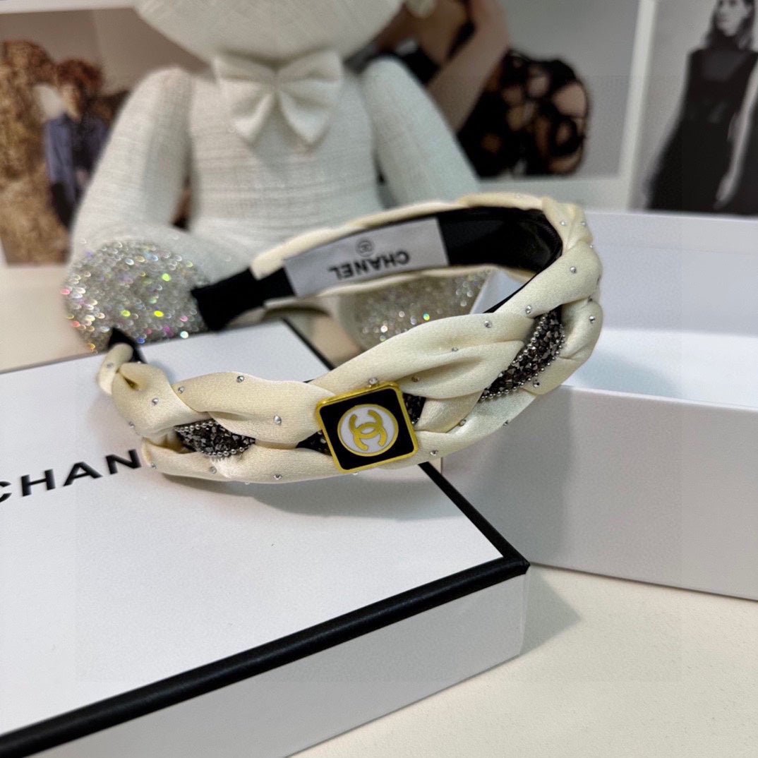 Chanel Off-white Printed Fabric Square Badge Headband - Image 3