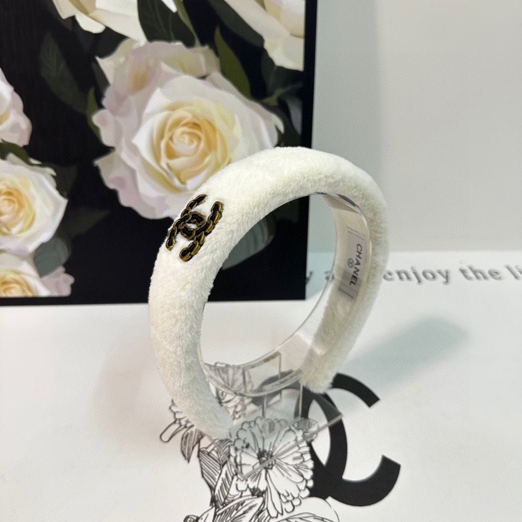 Alternative view of CHANEL WHITE SHEARLING HEADBAND 151384