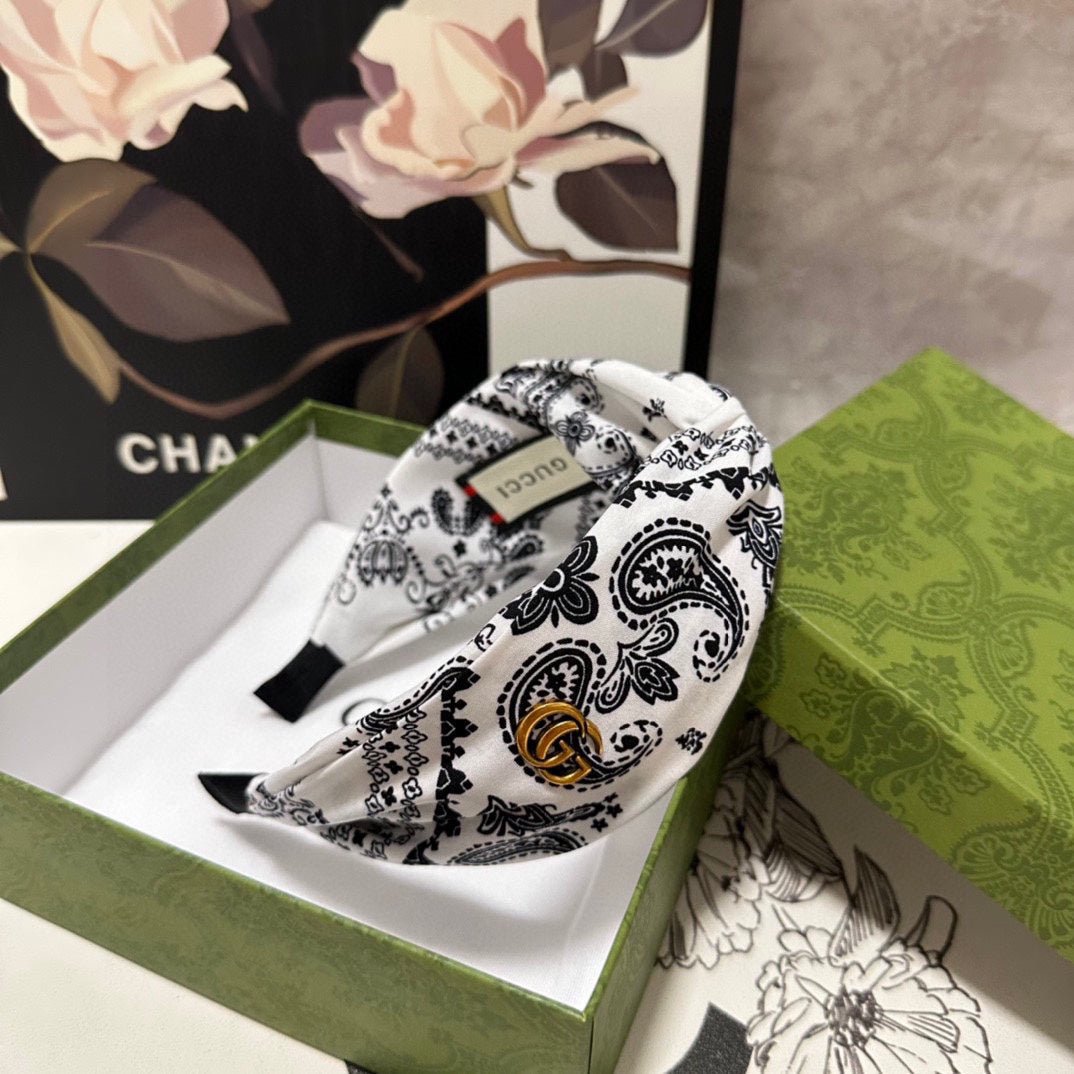 Alternative view of GUCCI HAIRBAND IN WHITE AND BLACK PATTERN FABRIC 299347