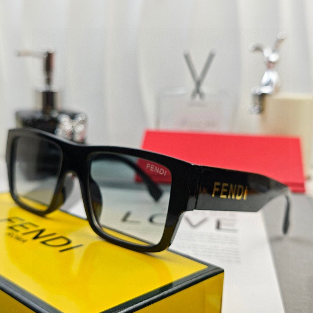FENDI Acrylic Fiber Black Frame Lettered Frame Sunglasses