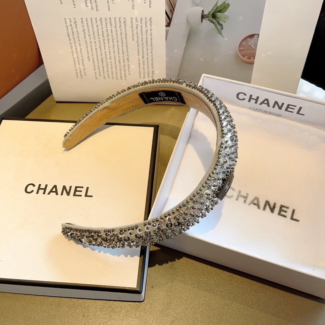 Alternative view of CHANEL SILVER FABRIC WITH SEQUINS HAIRBAND 412428