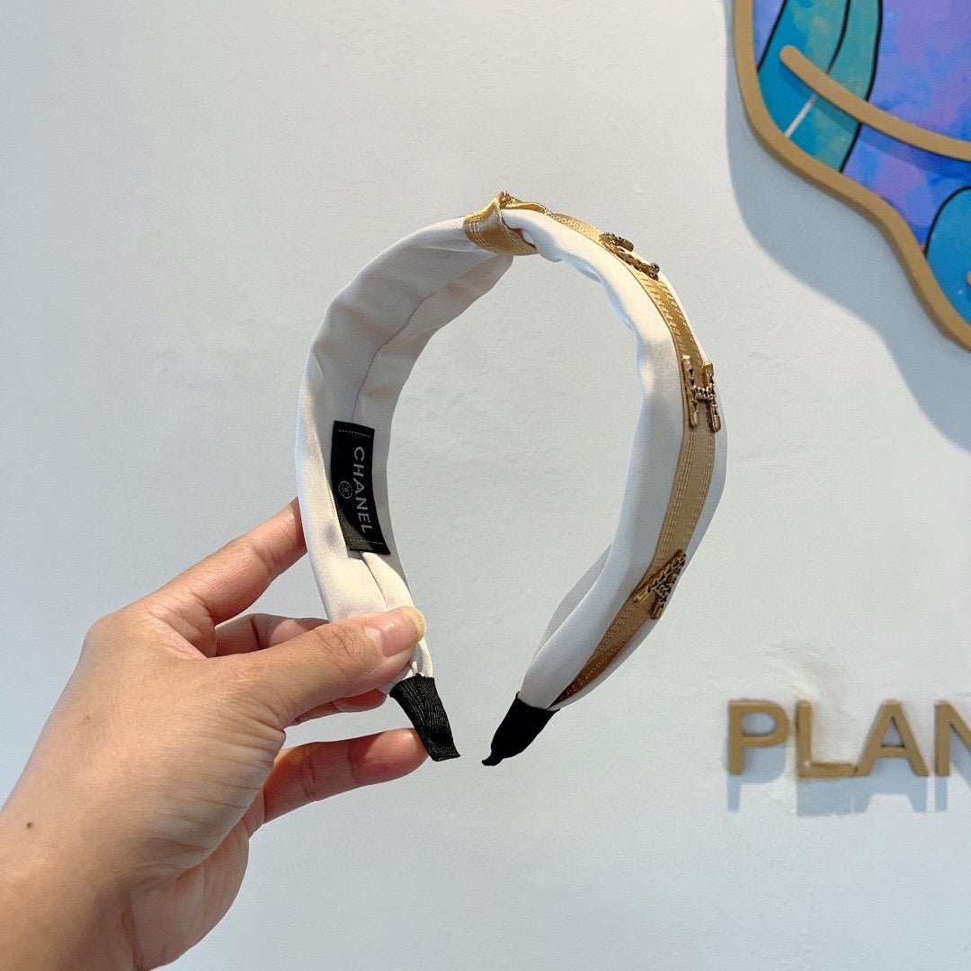 Alternative view of CHANEL WHITE SILK HAIRBAND WITH GOLD LOGO 412440