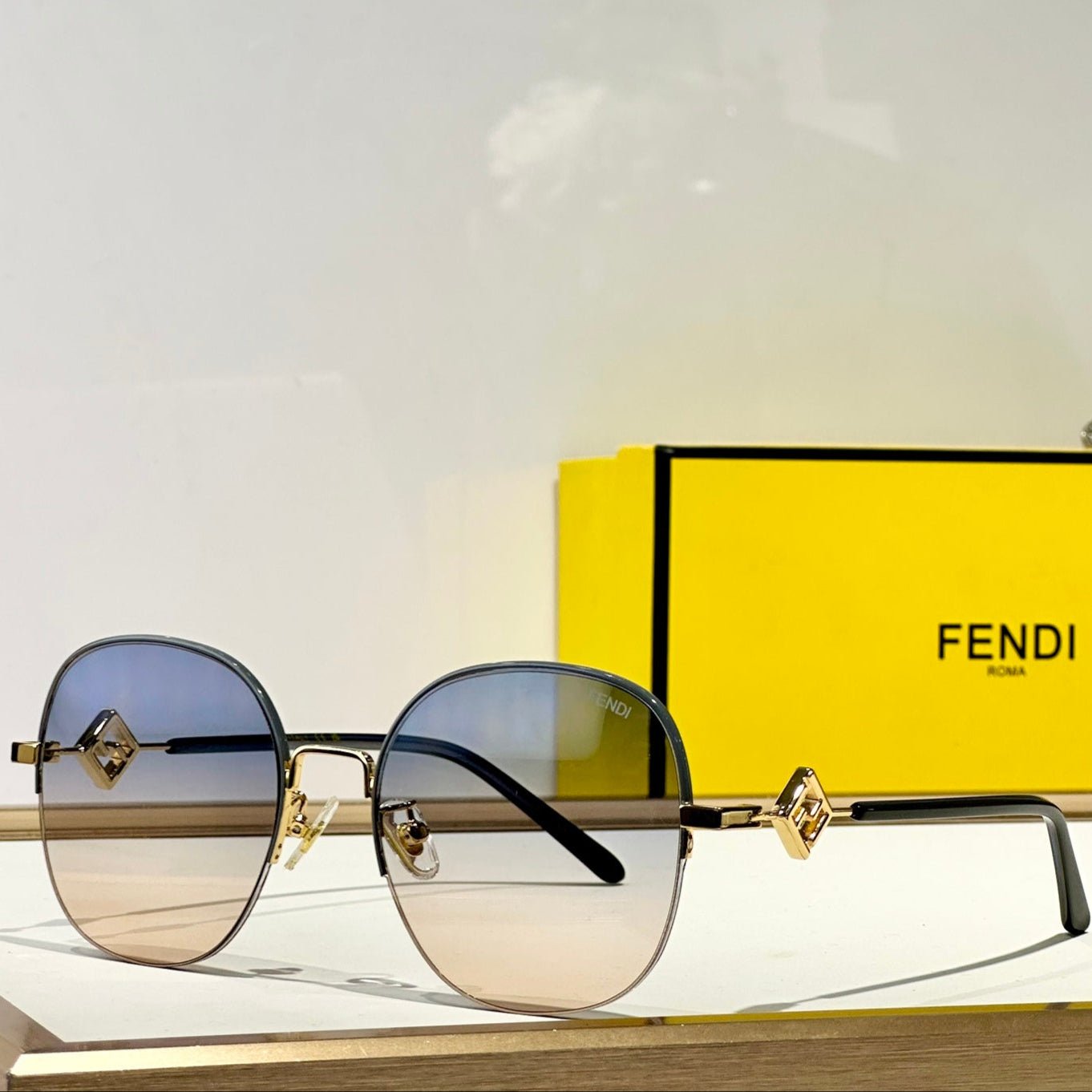 FENDI Metal Round Frame Gradient Sunglasses
