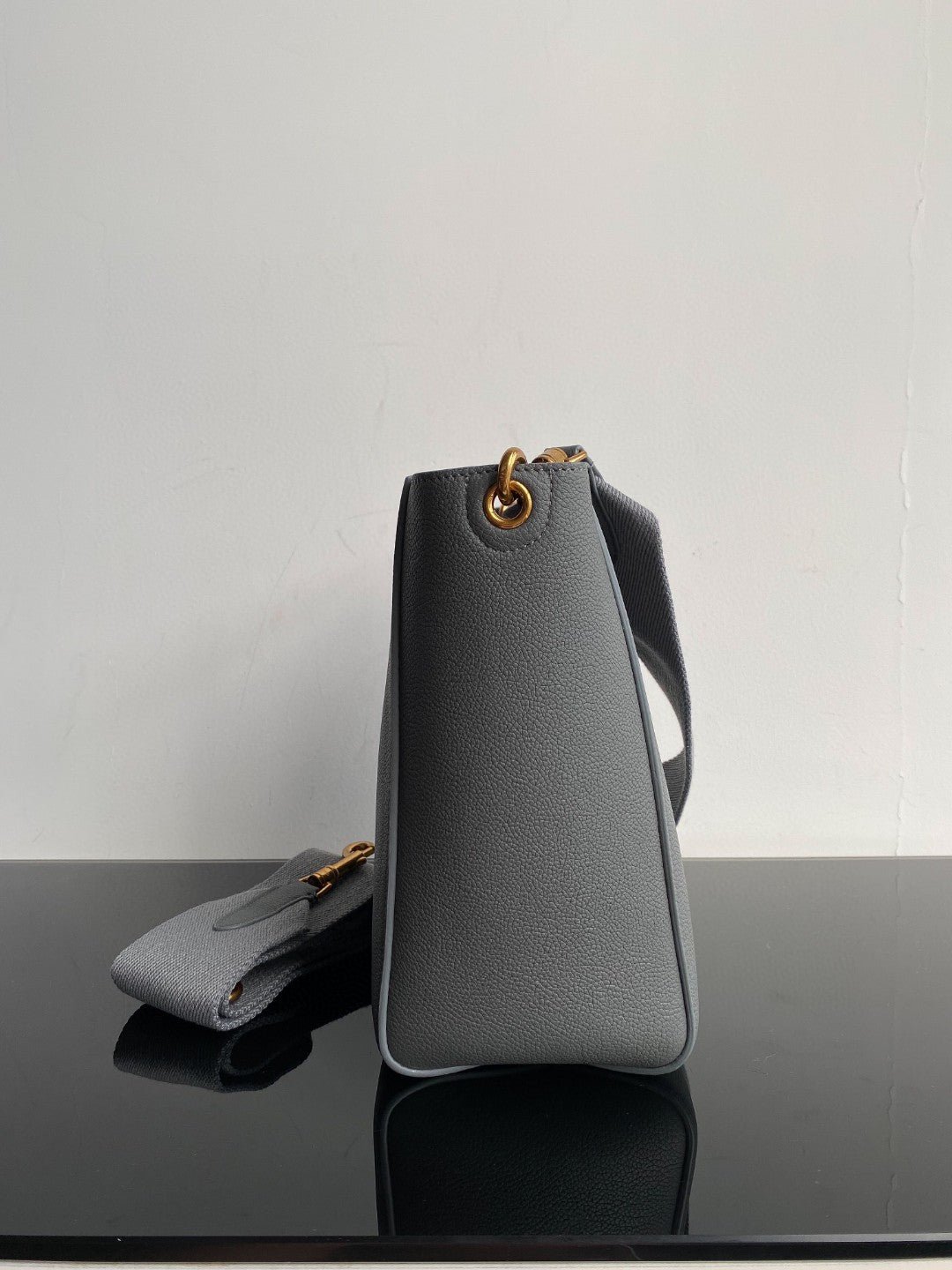 Celine Sangle Seau Bucket 24 Calfskin Bag - Image 5